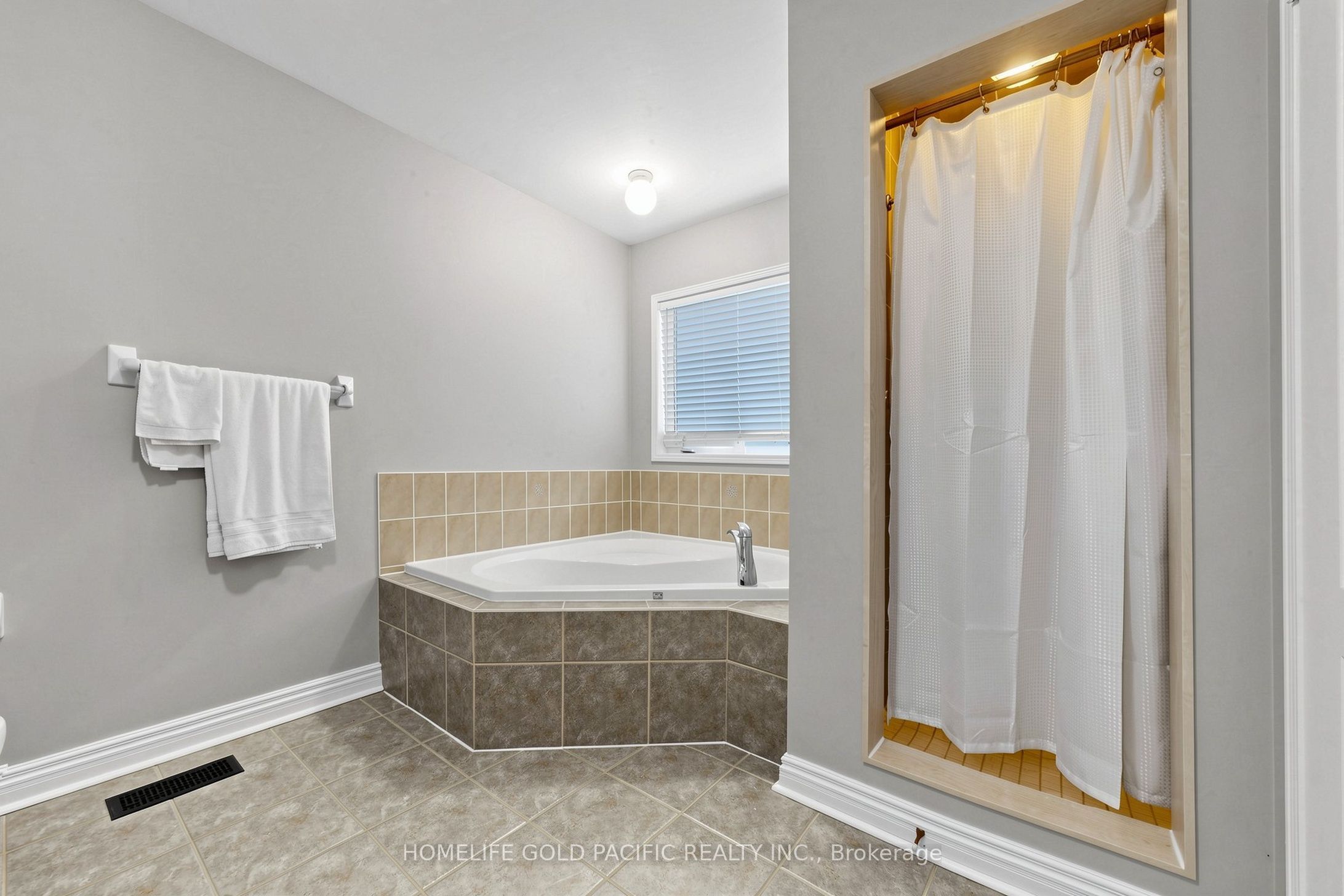 70 Mallard Marsh Crescent E Property Photo 29