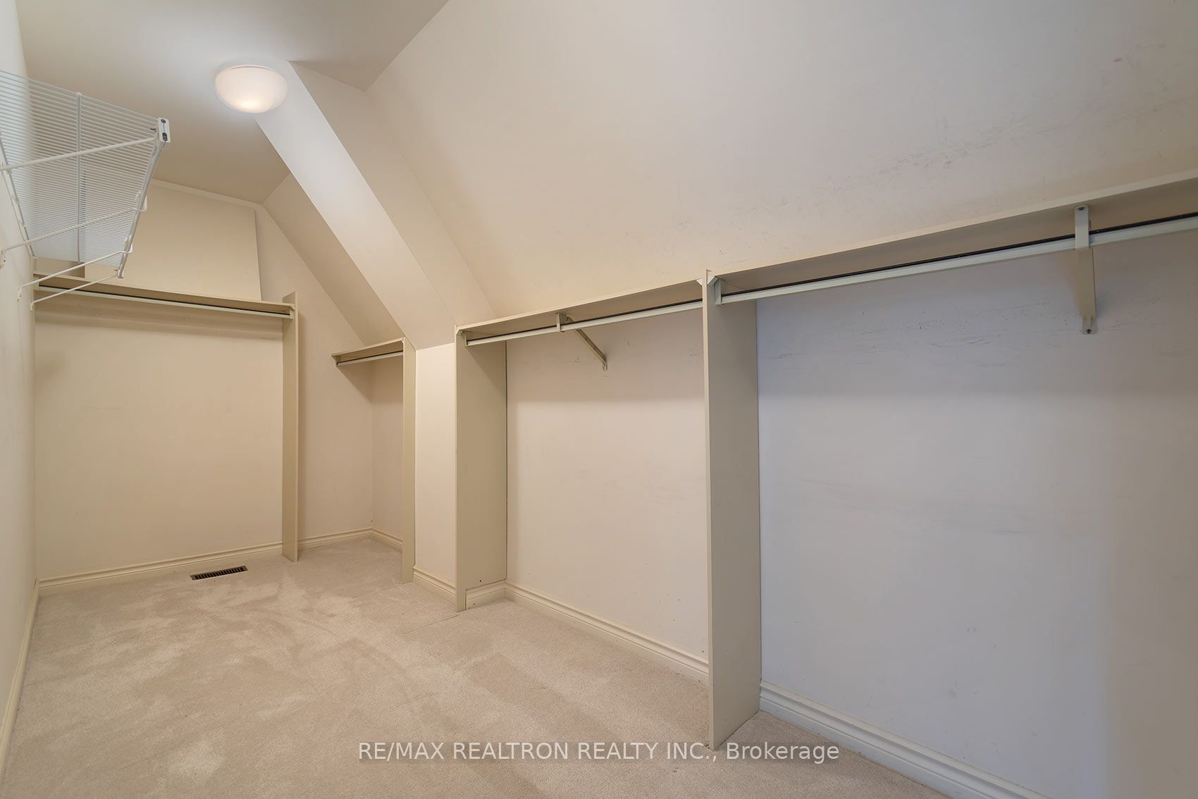 462 Beacon Hall Drive Property Photo 29