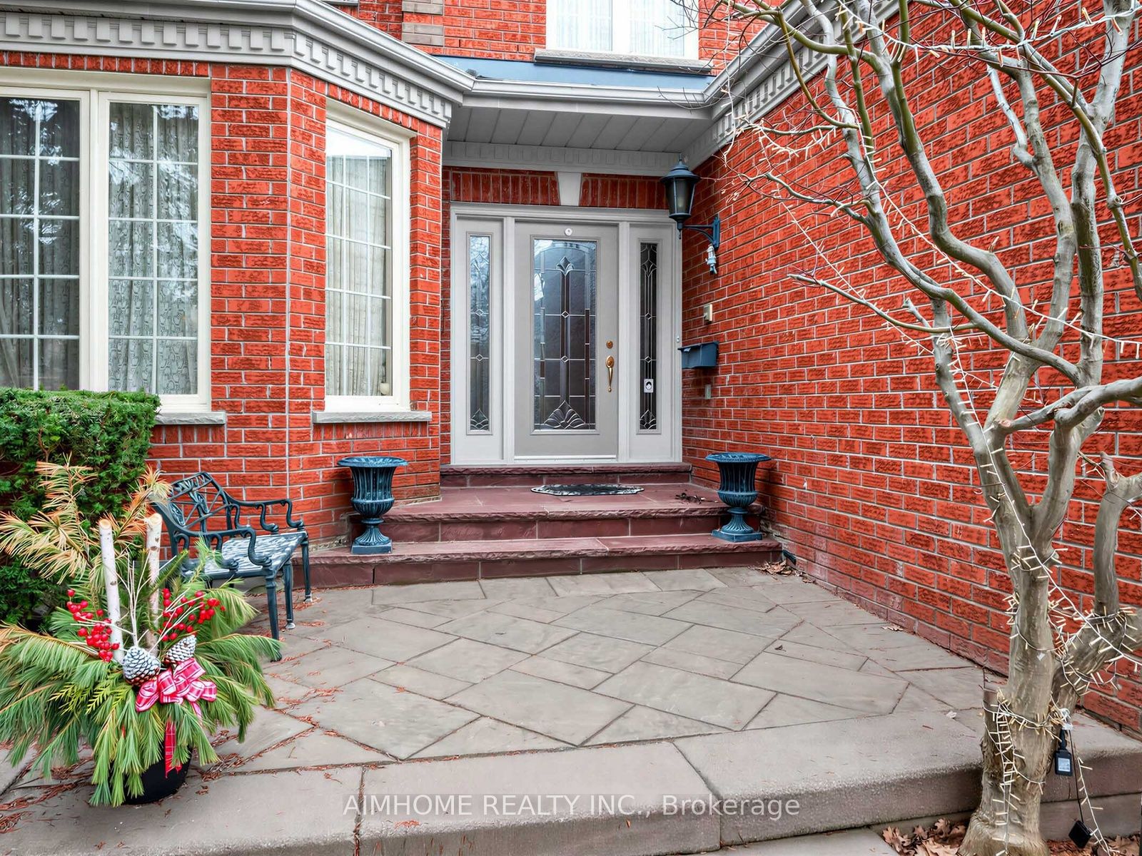 92 Braeside Square Property Photo 2
