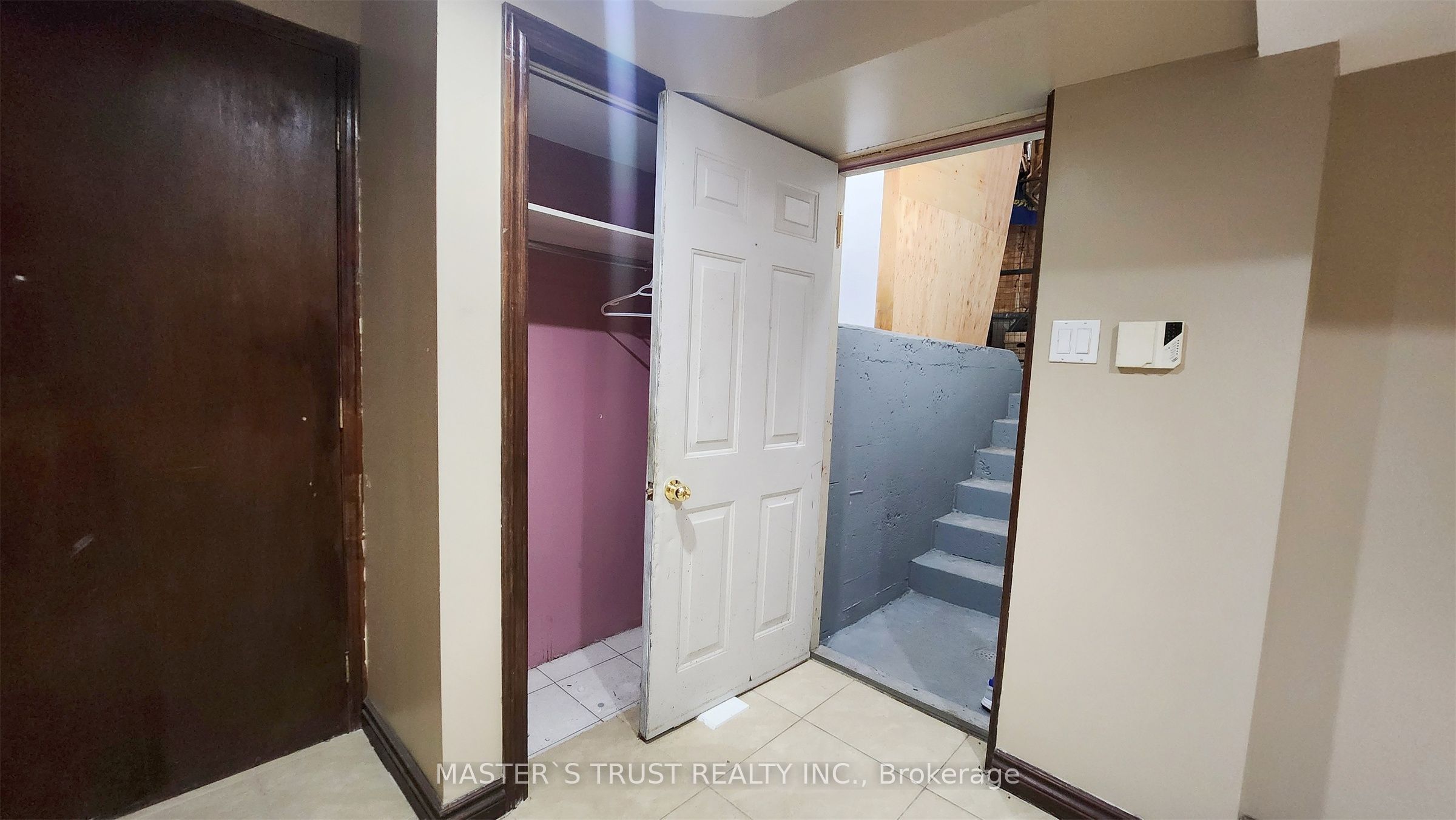 9 Springer Drive Property Photo 4