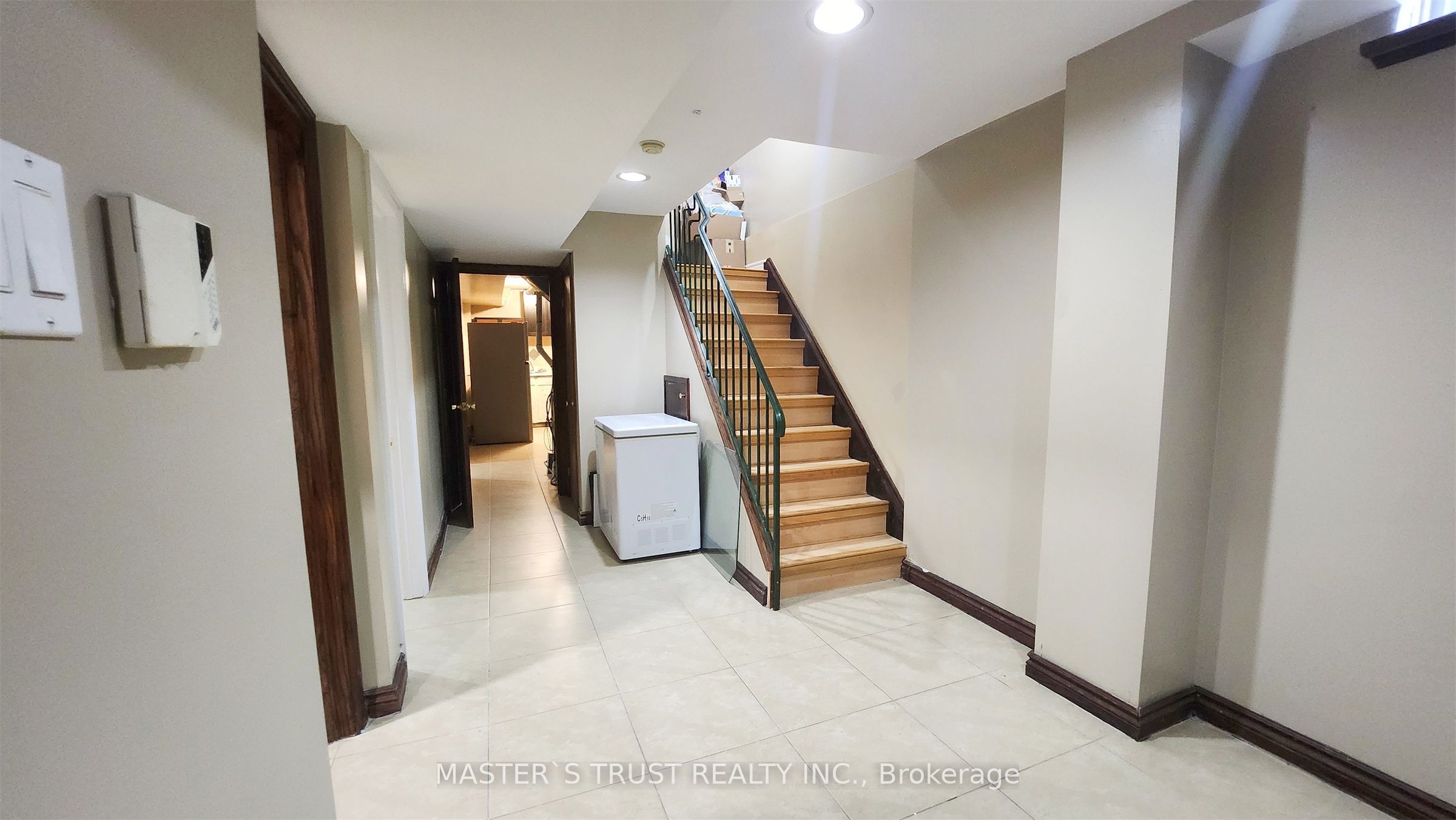 9 Springer Drive Property Photo 5