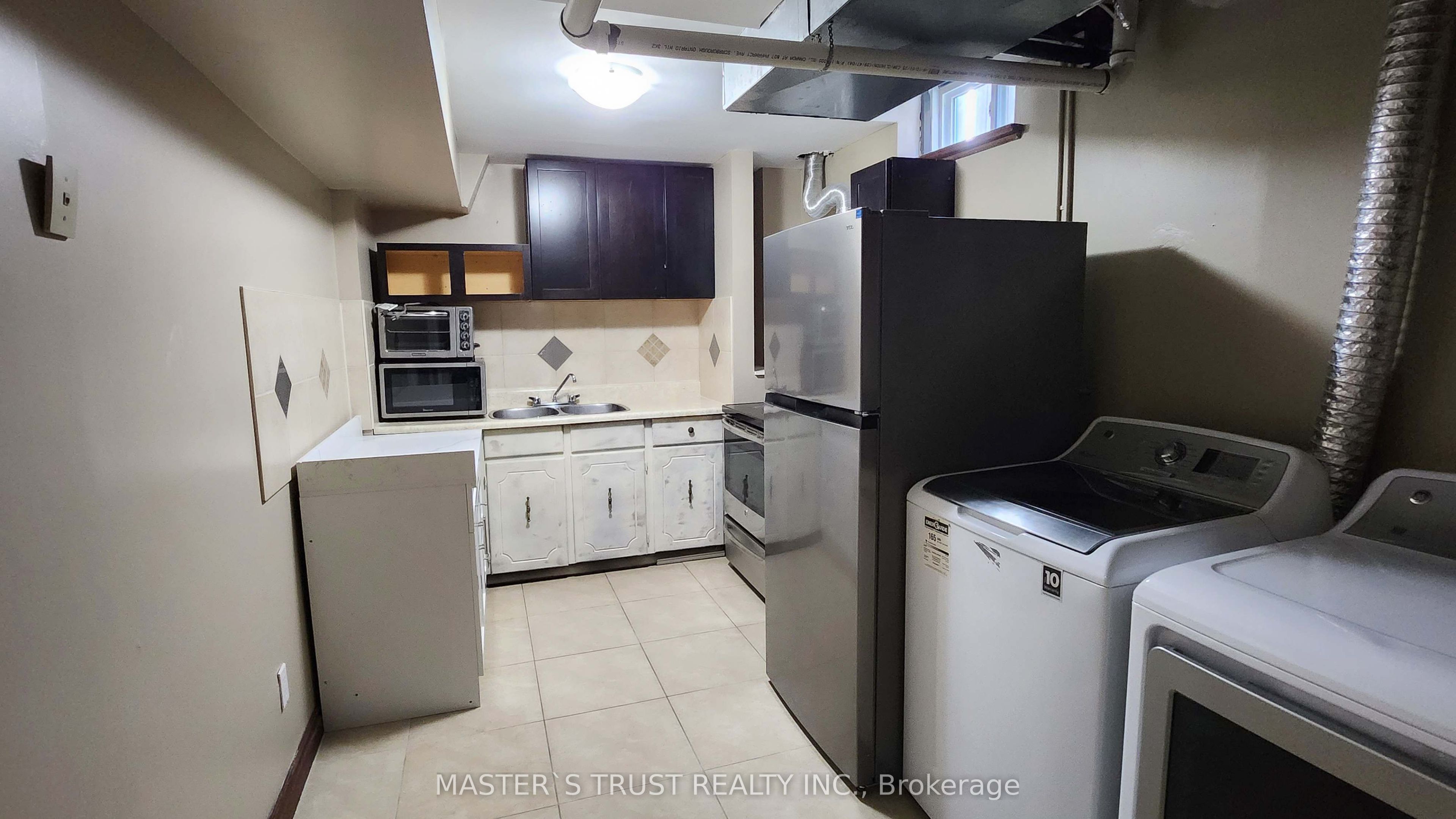 9 Springer Drive Property Photo 13
