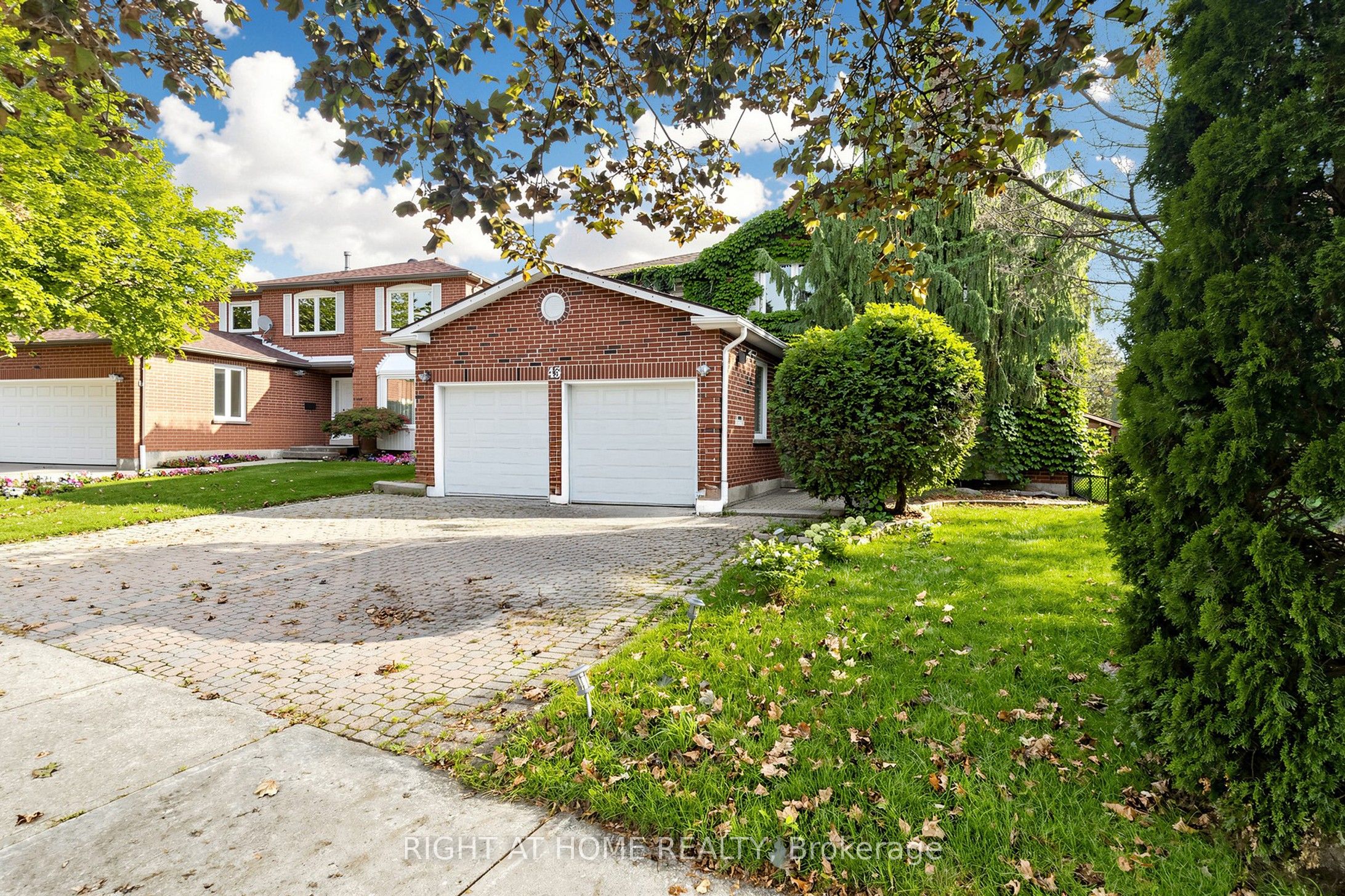 43 Topham Crescent Property Photo 1