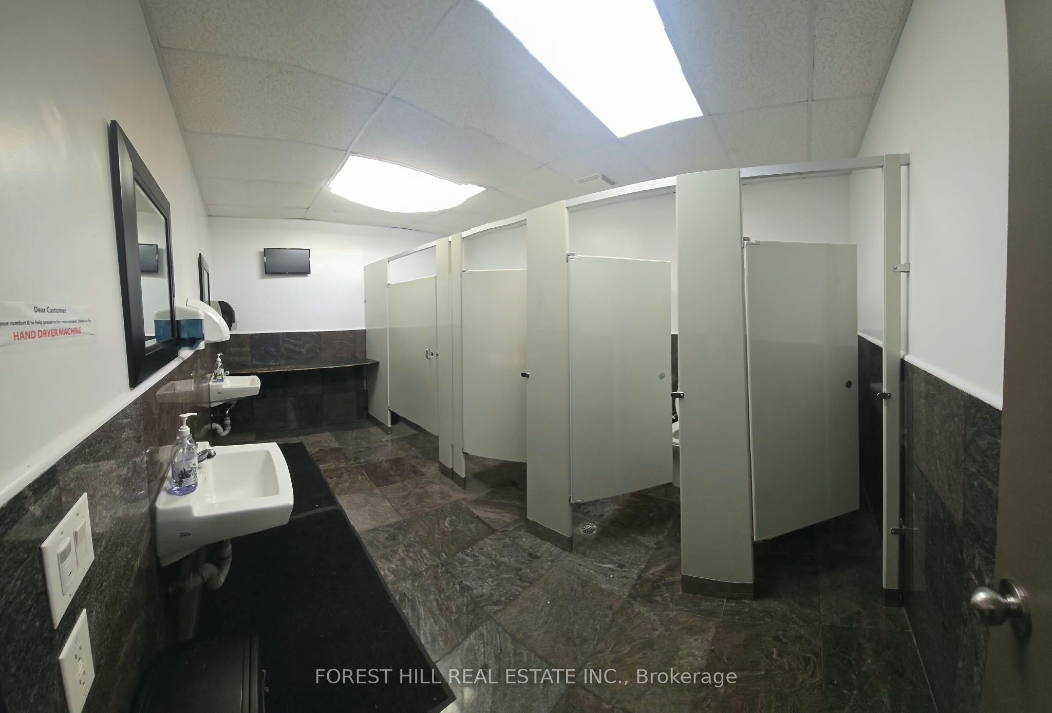 10087 Yonge Street Property Photo 11