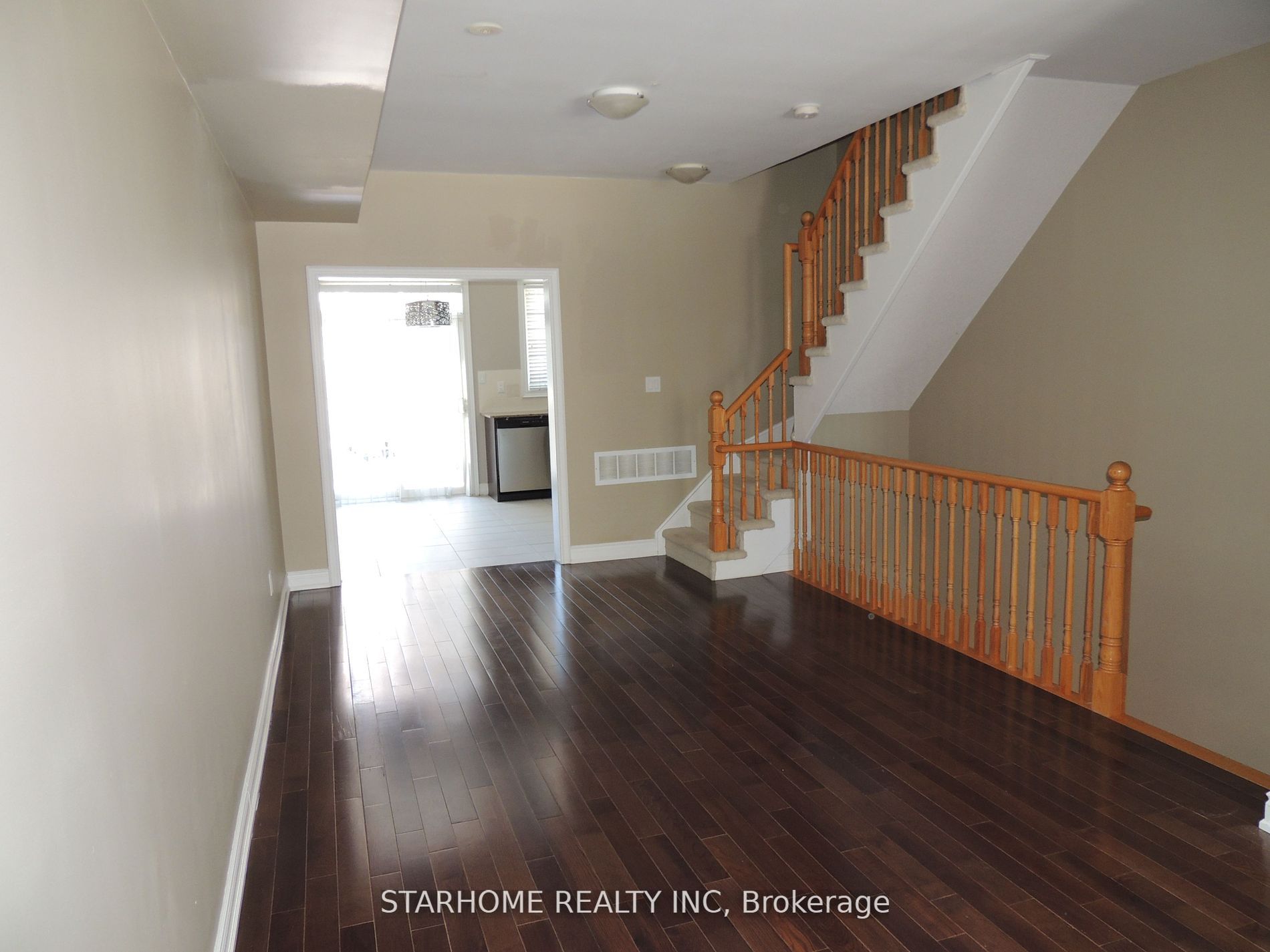 8 Times Avenue Property Photo 6