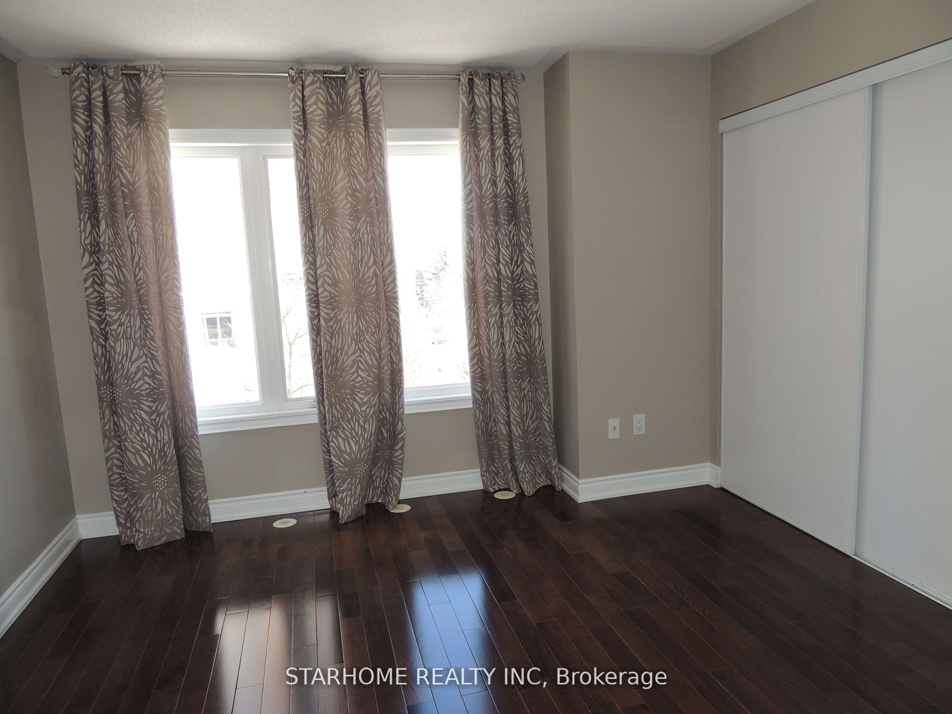 8 Times Avenue Property Photo 7