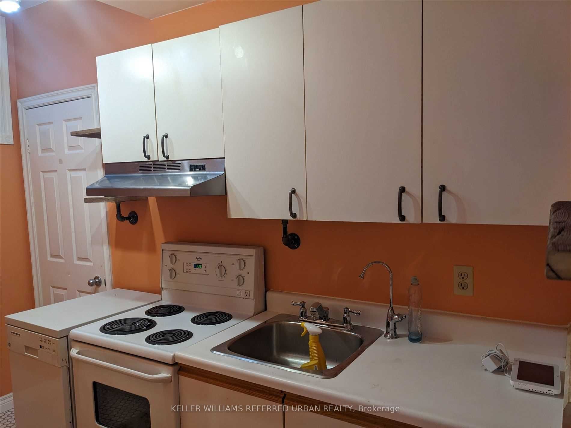 132 Old Surrey Lane Lower Property Photo 4