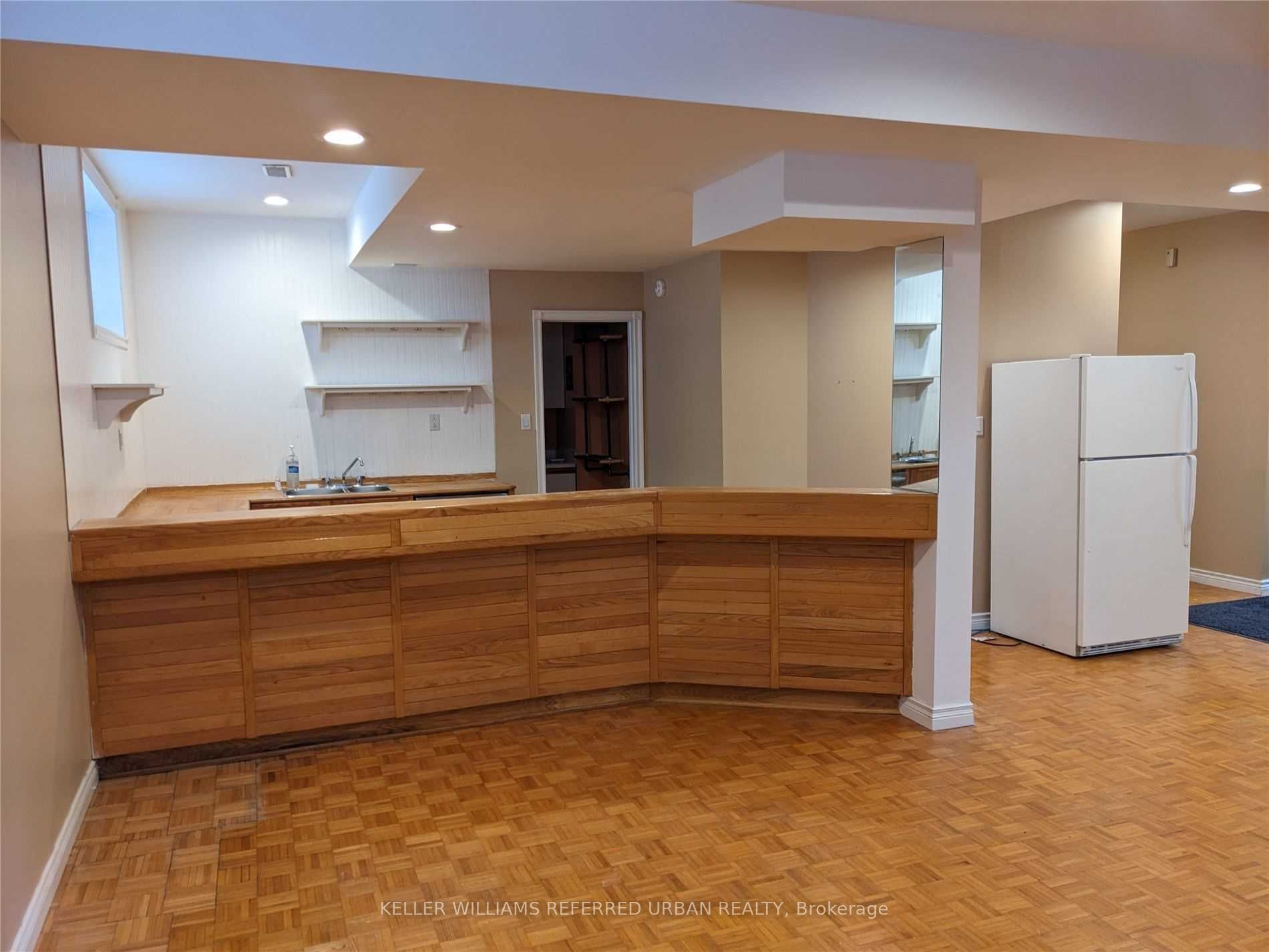 132 Old Surrey Lane Lower Property Photo 5
