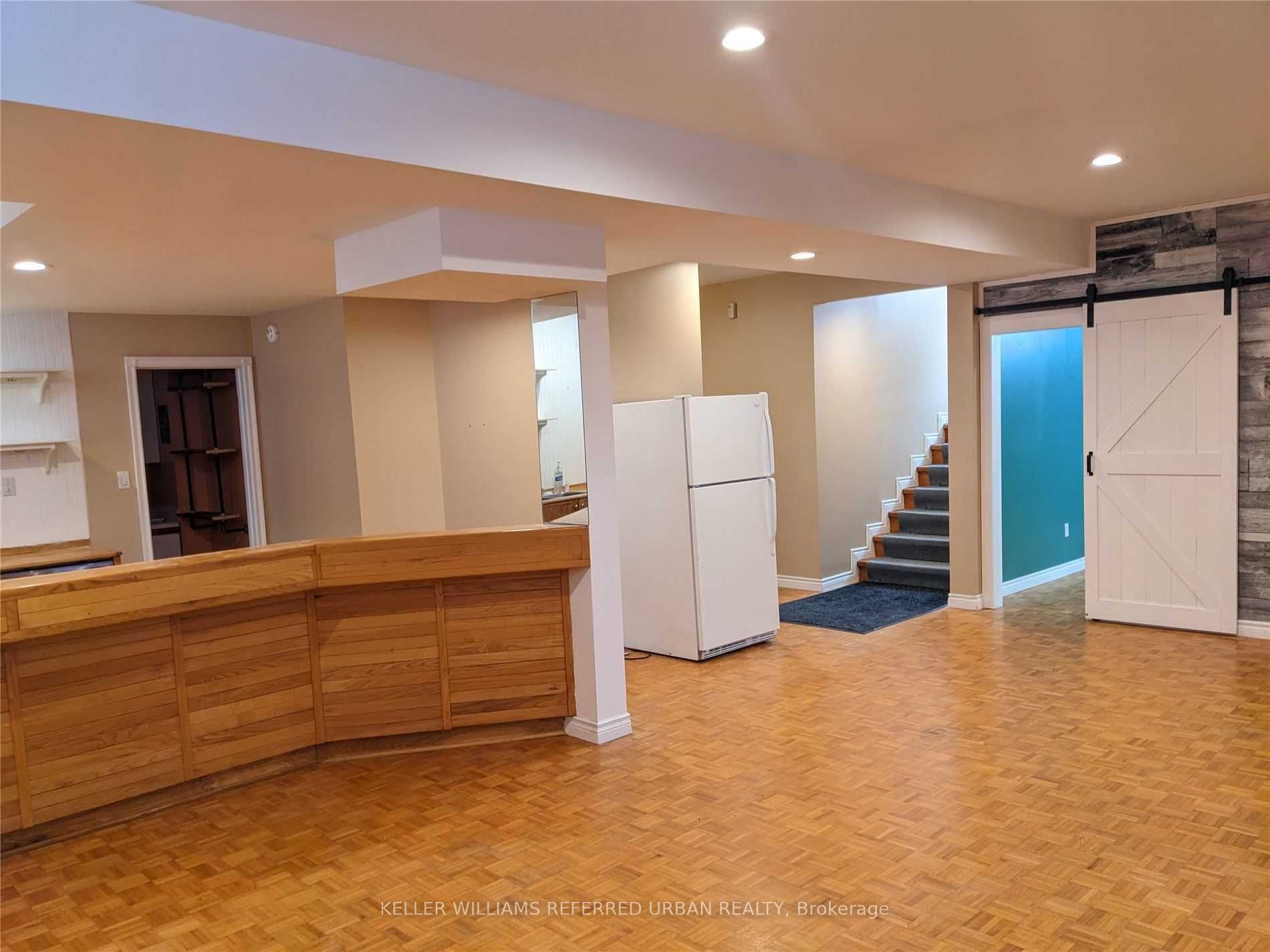132 Old Surrey Lane Lower Property Photo 6