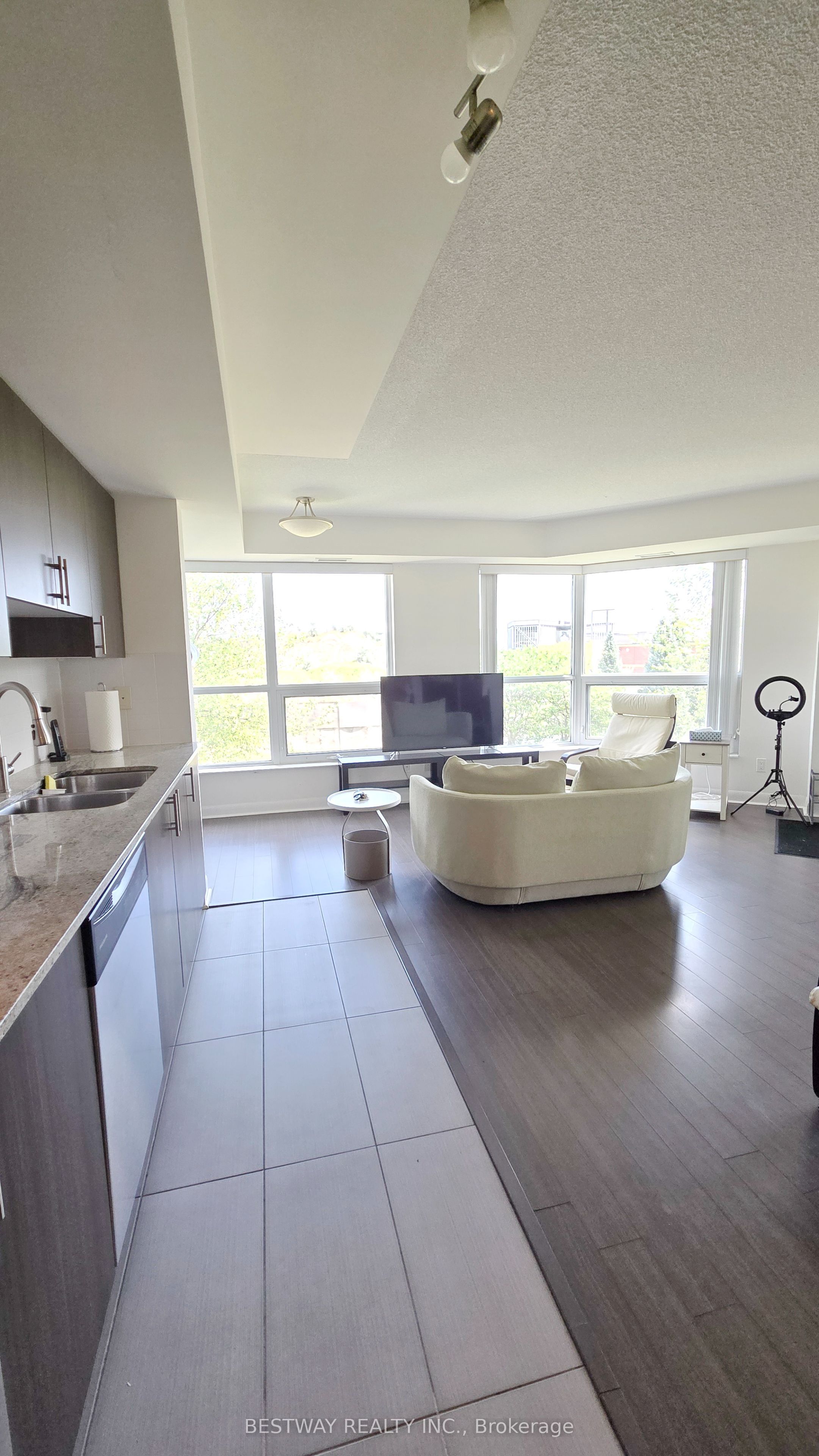 75 Norman Bethune Avenue 208 Property Photo 2