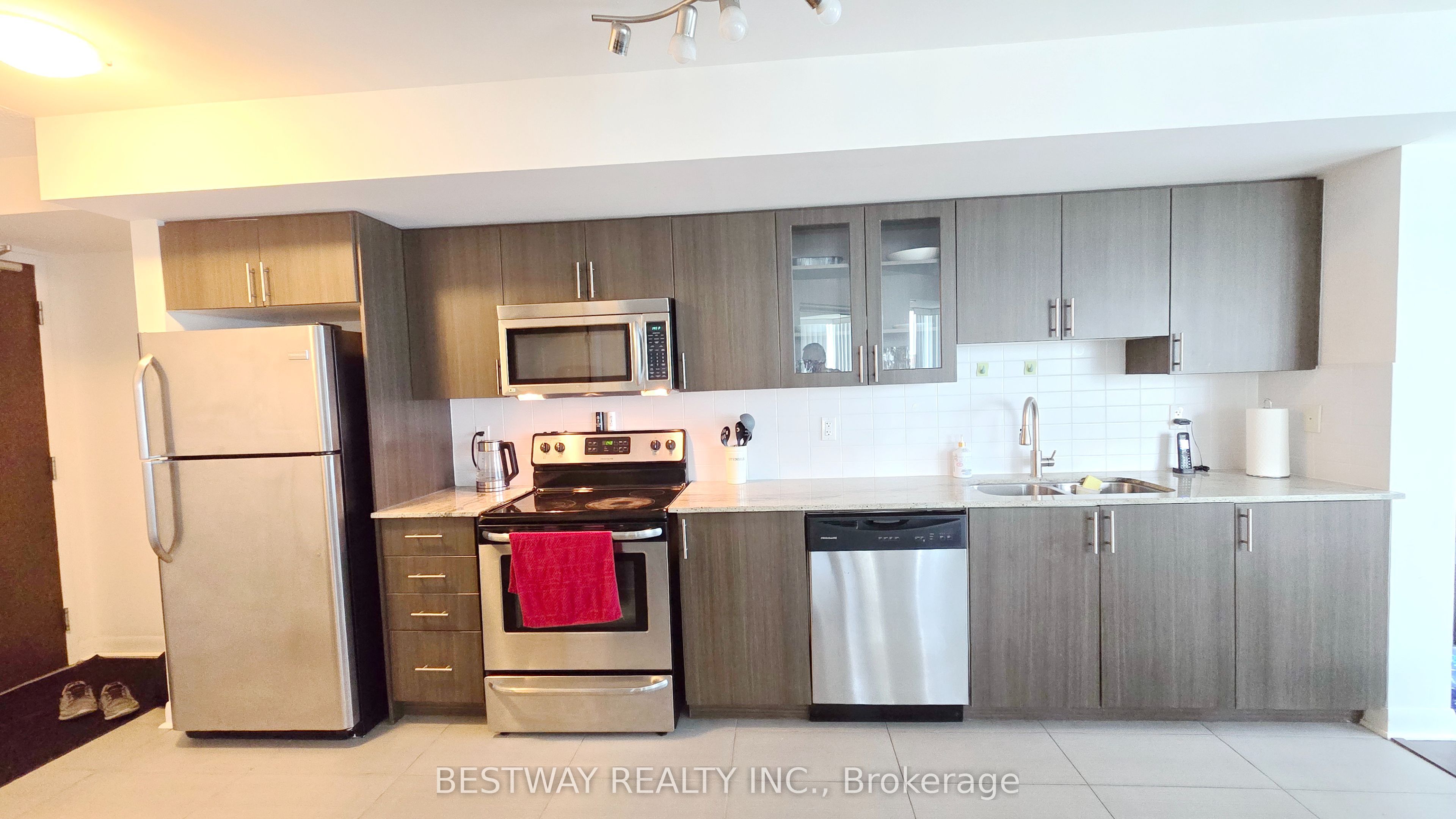 75 Norman Bethune Avenue 208 Property Photo 3
