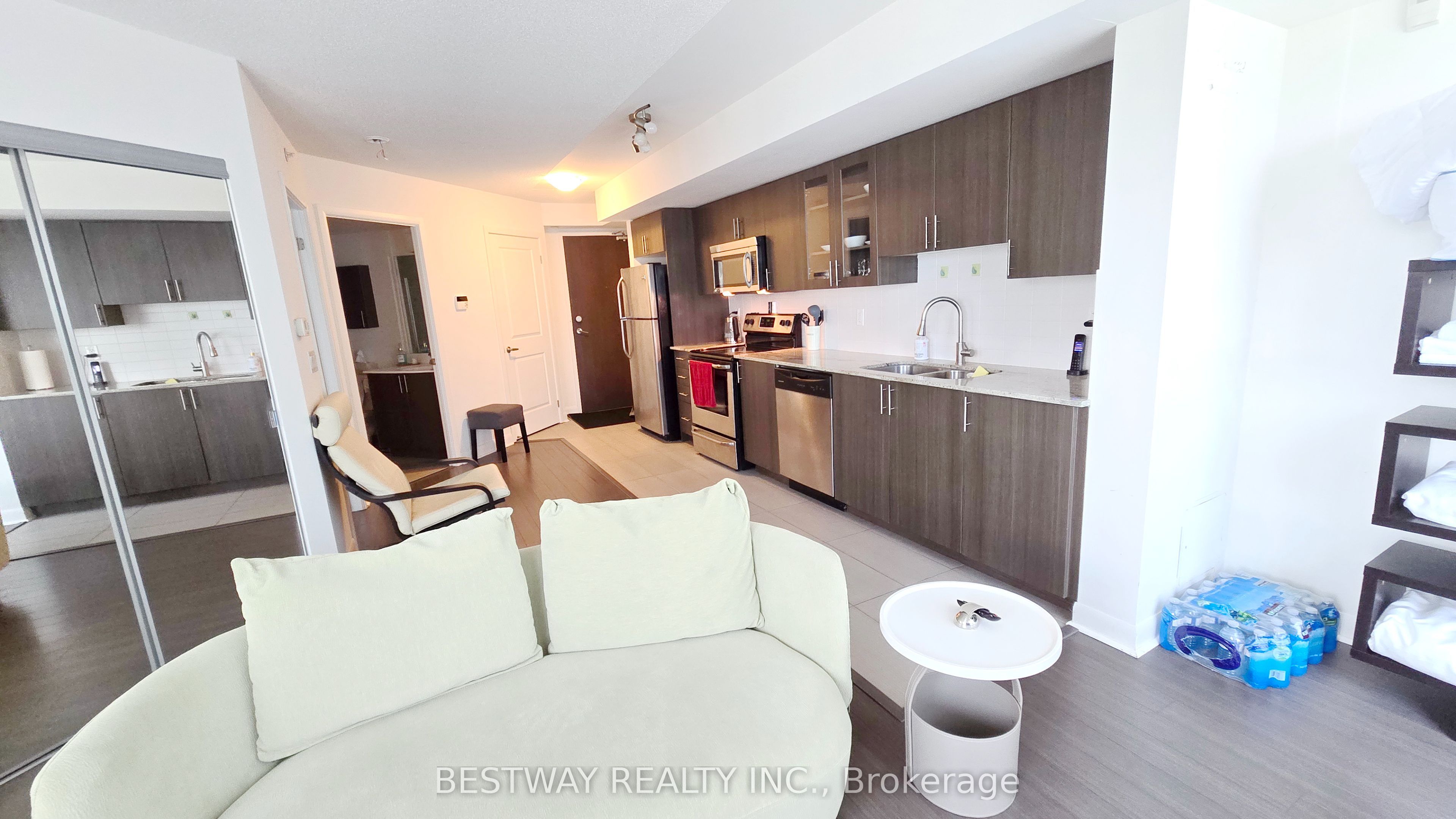 75 Norman Bethune Avenue 208 Property Photo 5