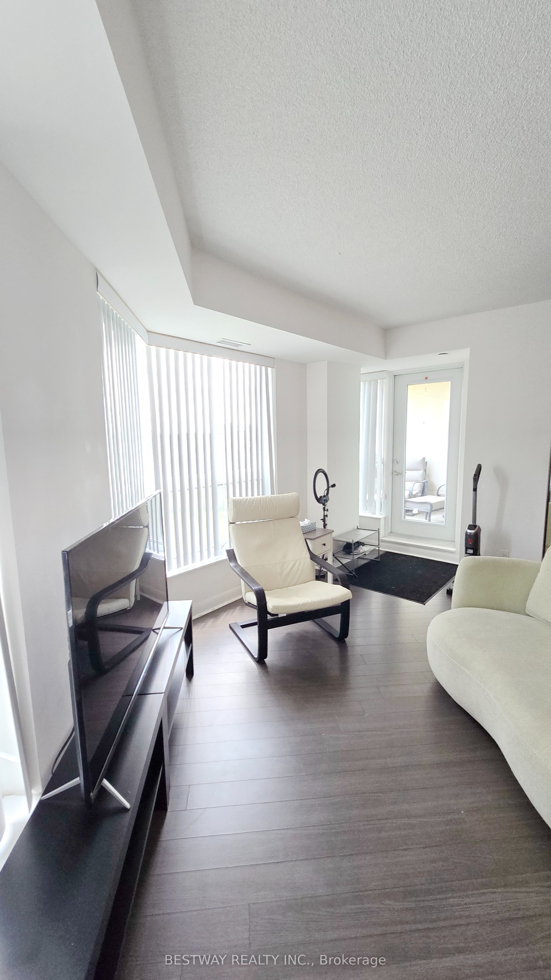 75 Norman Bethune Avenue 208 Property Photo 6