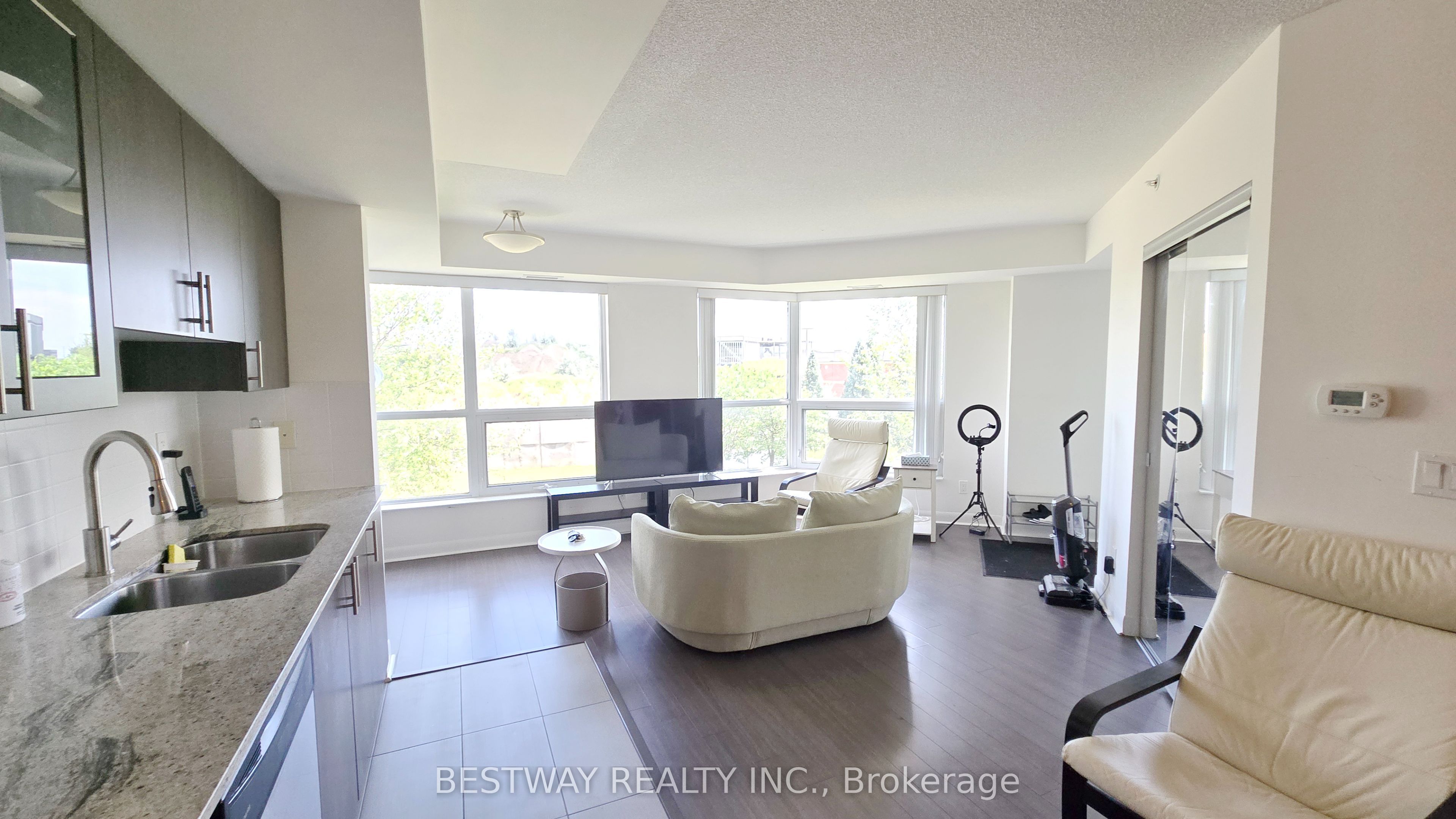 75 Norman Bethune Avenue 208 Property Photo 7