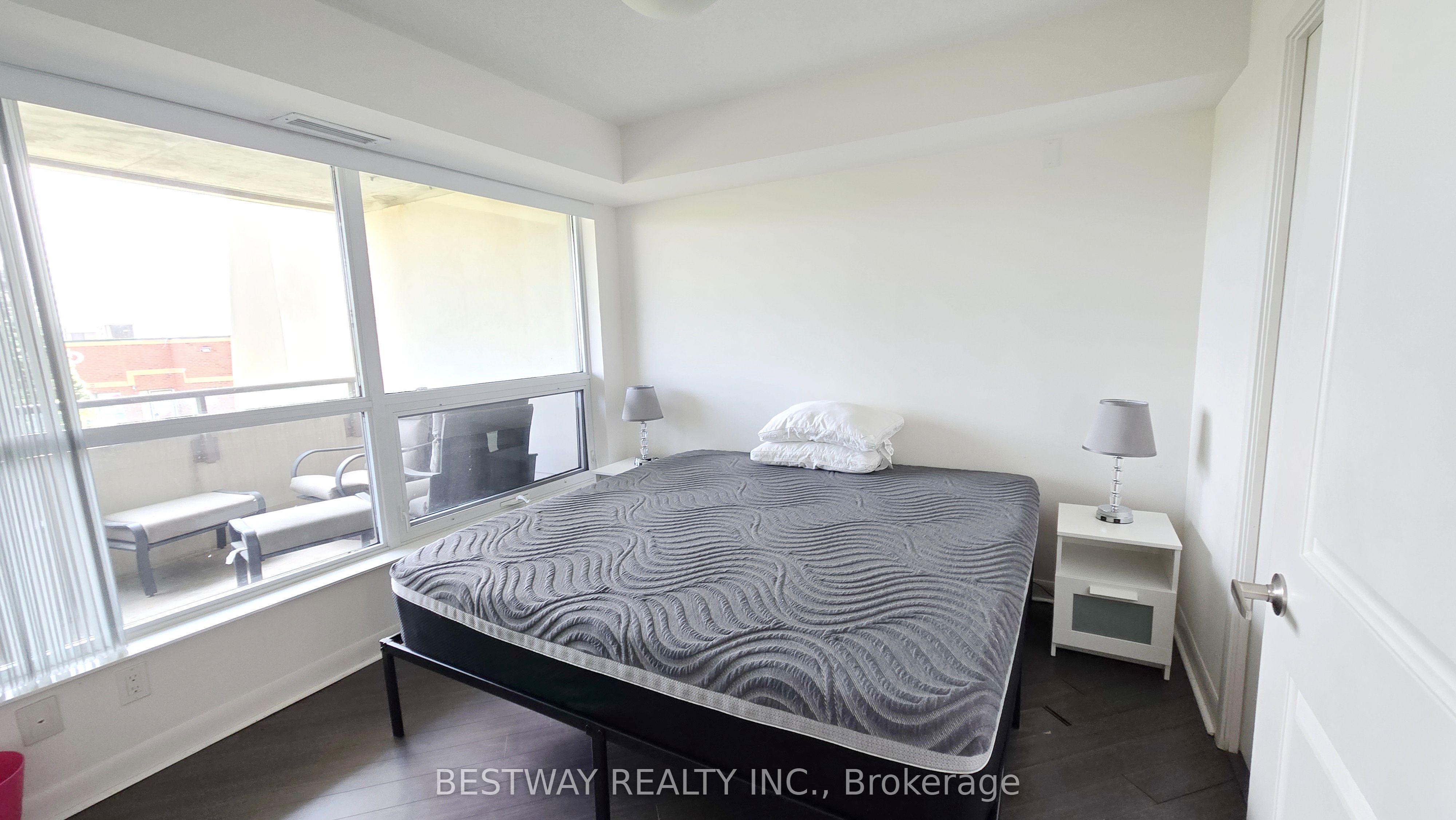 75 Norman Bethune Avenue 208 Property Photo 9