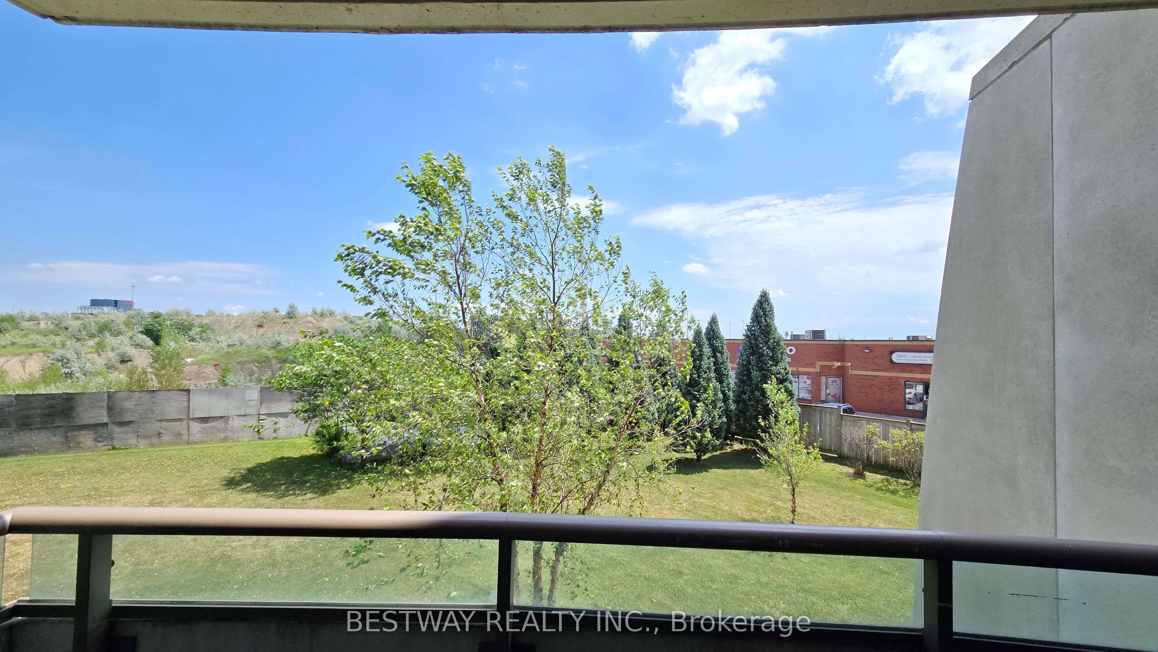 75 Norman Bethune Avenue 208 Property Photo 16