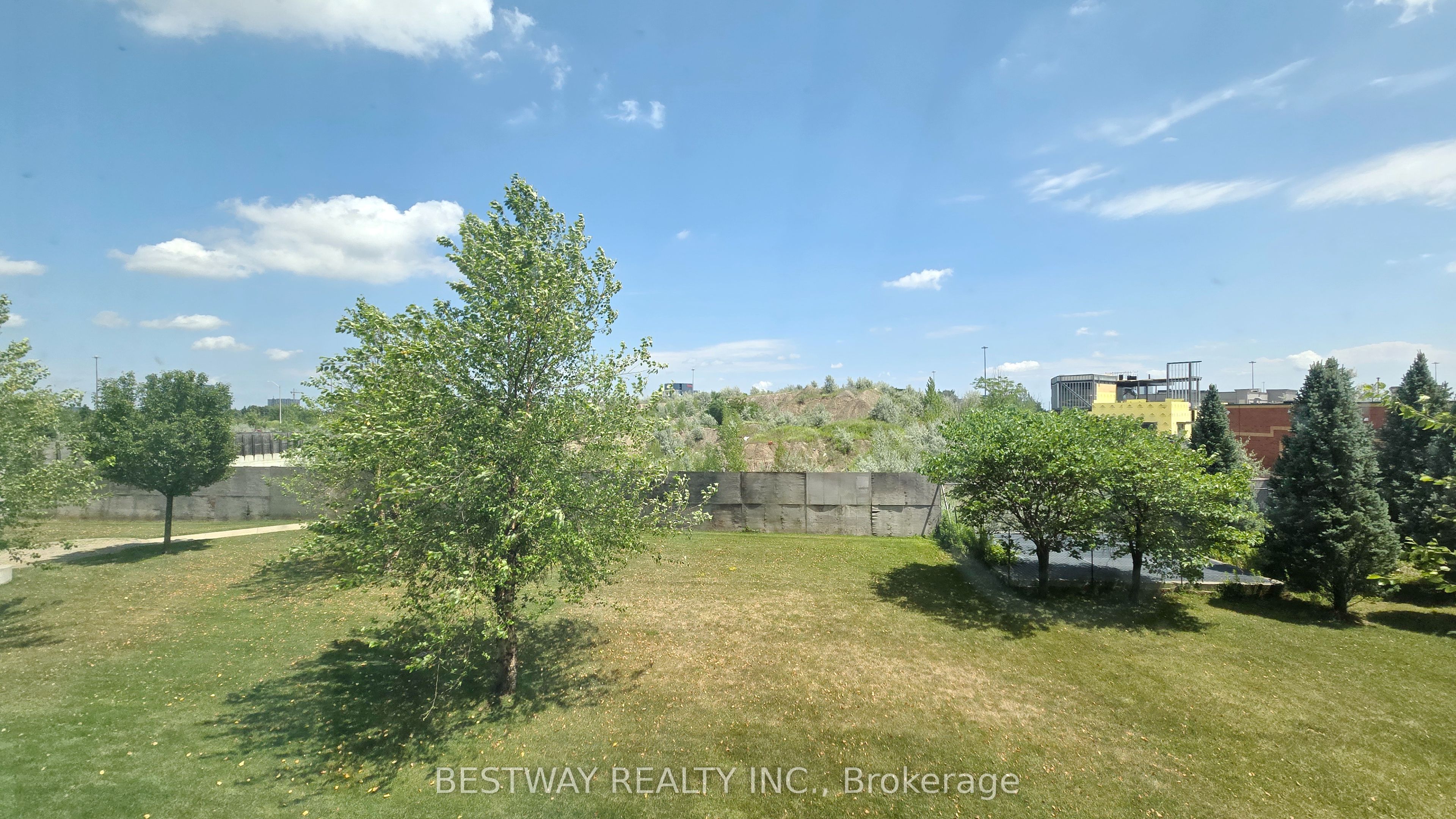 75 Norman Bethune Avenue 208 Property Photo 17