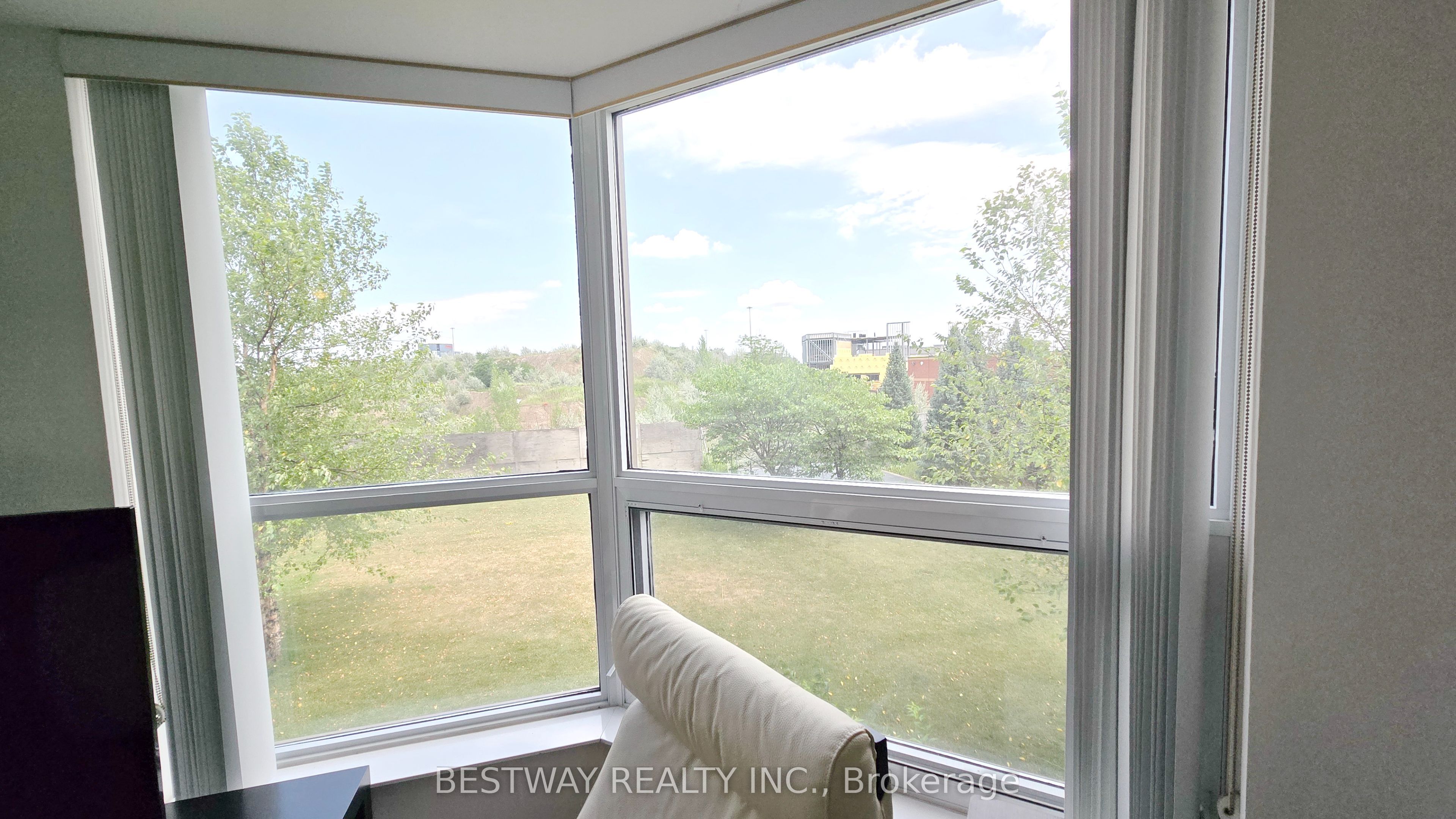 75 Norman Bethune Avenue 208 Property Photo 18