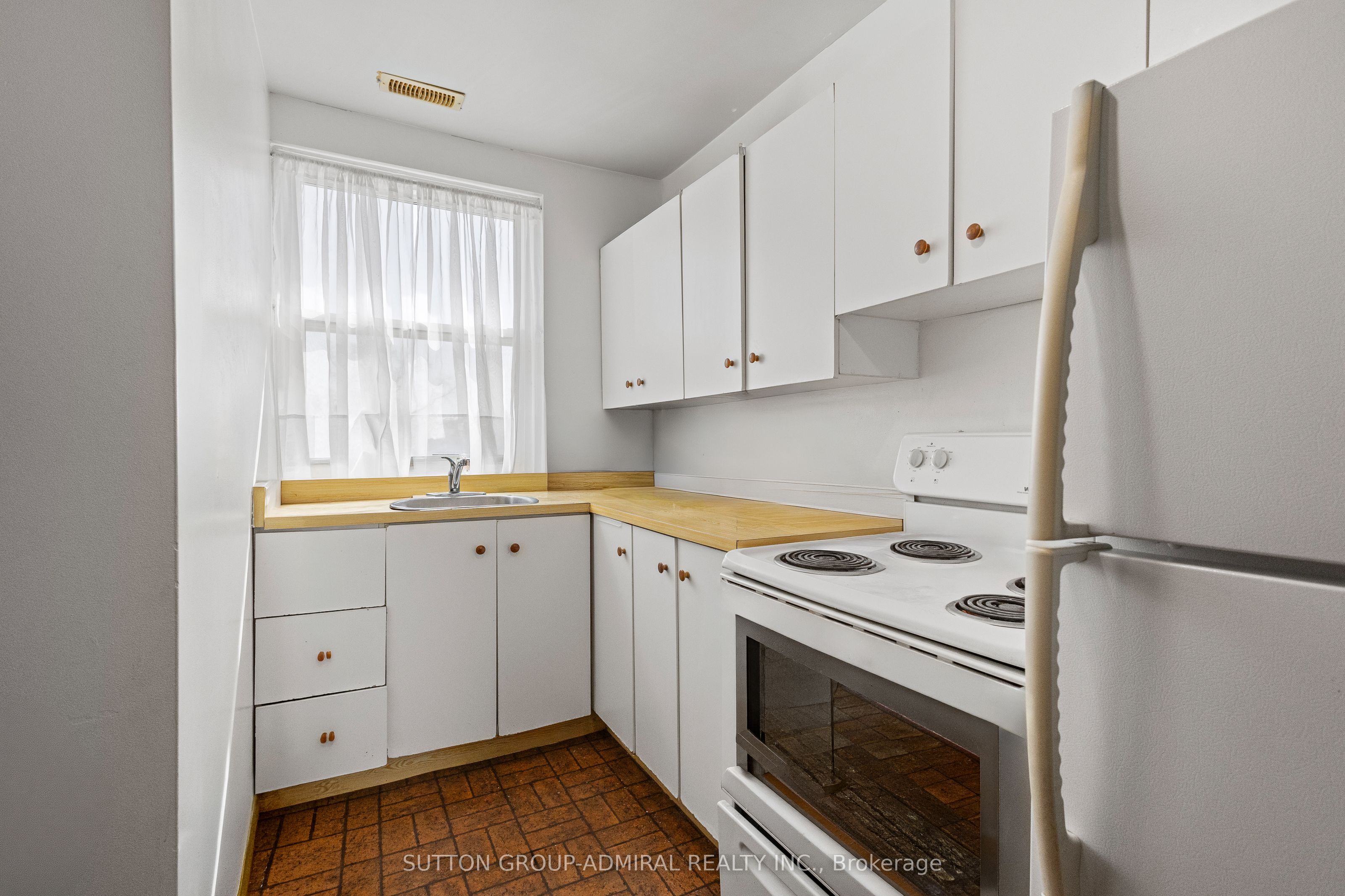 6745 Main Street Property Photo 14