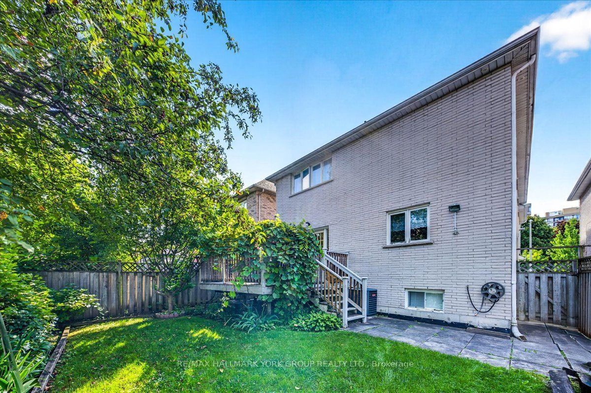 96 Townsgate Drive Property Photo 26