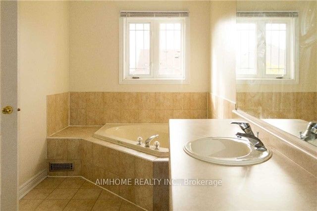 93 Bel Canto Crescent Property Photo 9