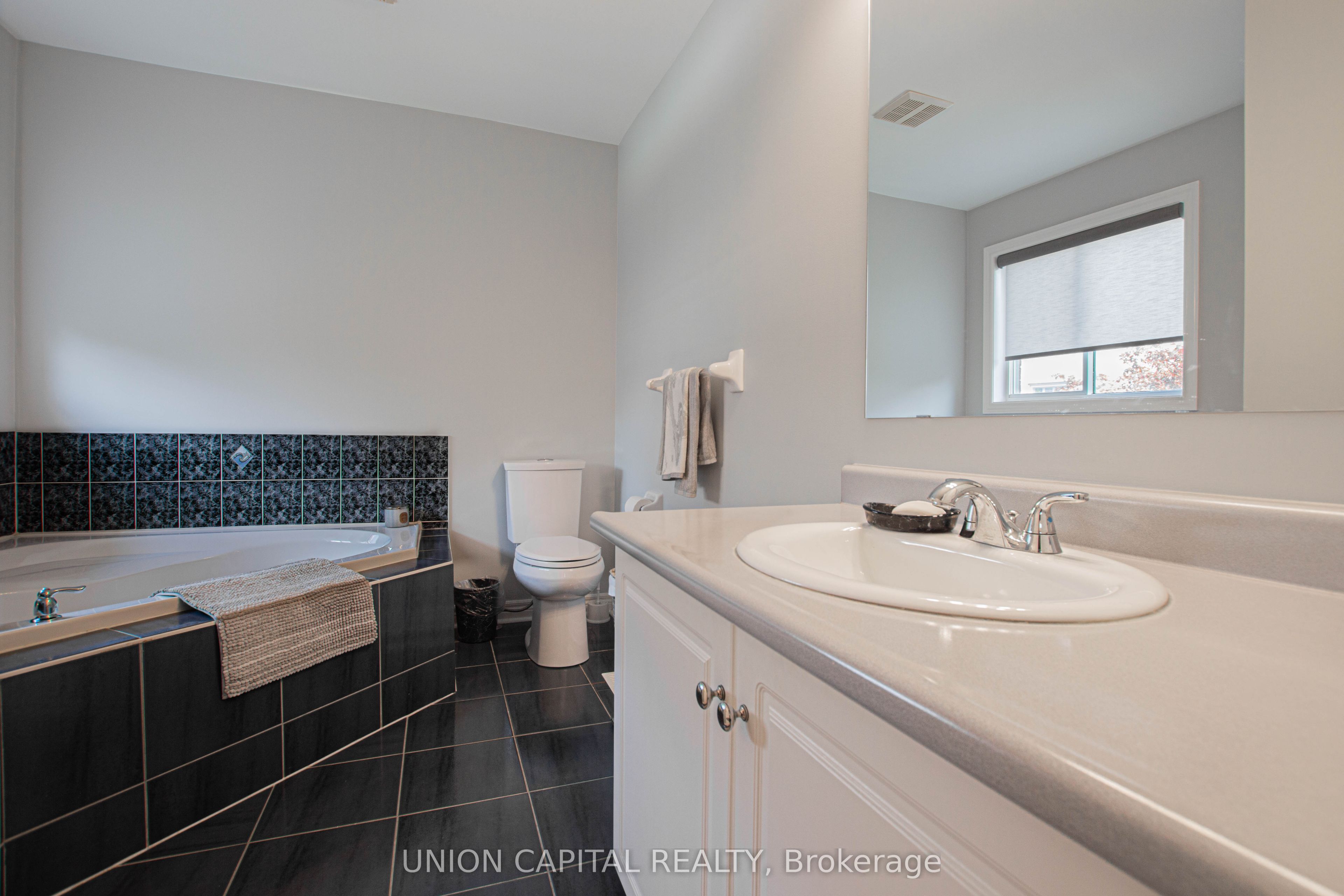 28 Sail Crescent Property Photo 35