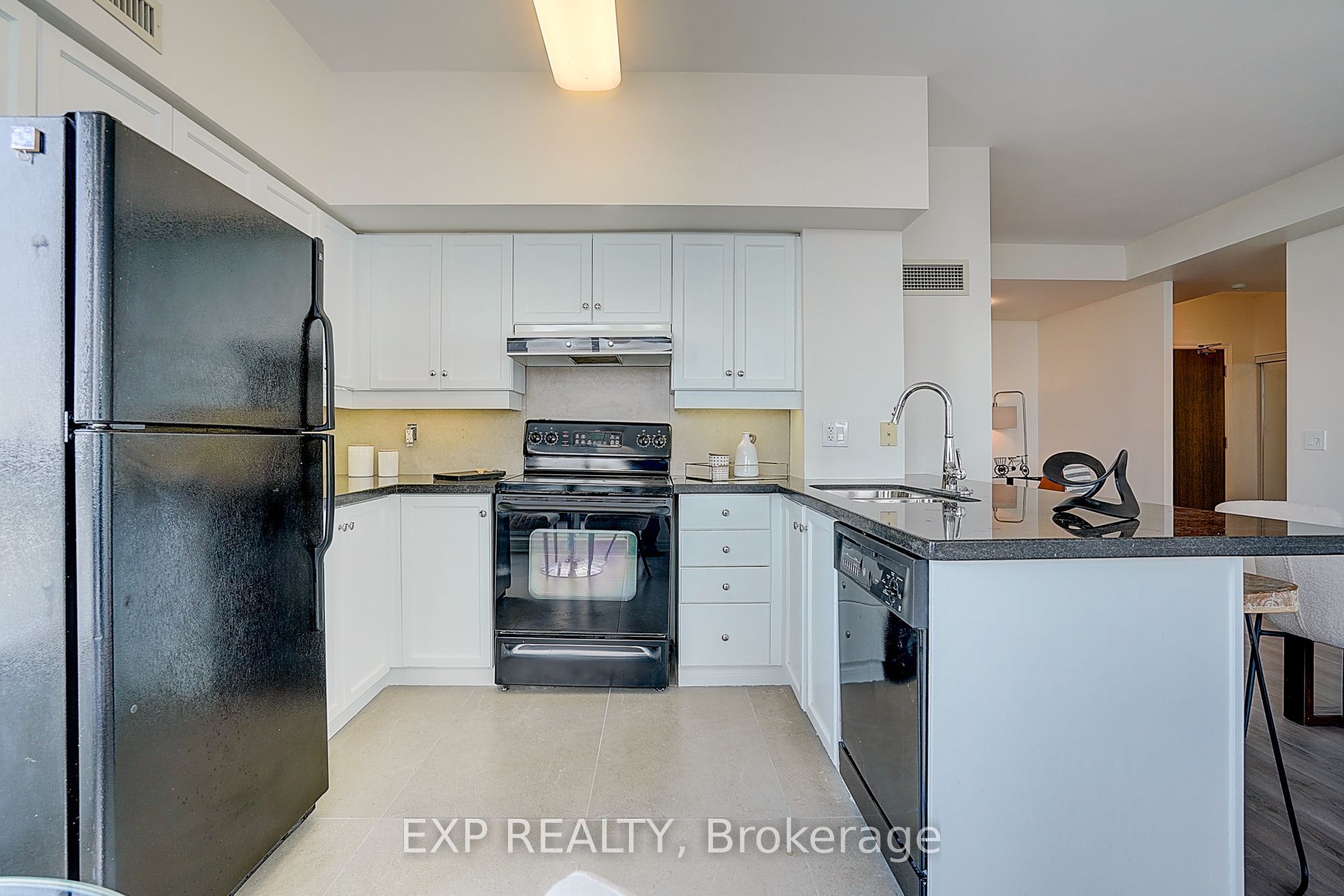 60 Disera Drive 1404 Property Photo 15
