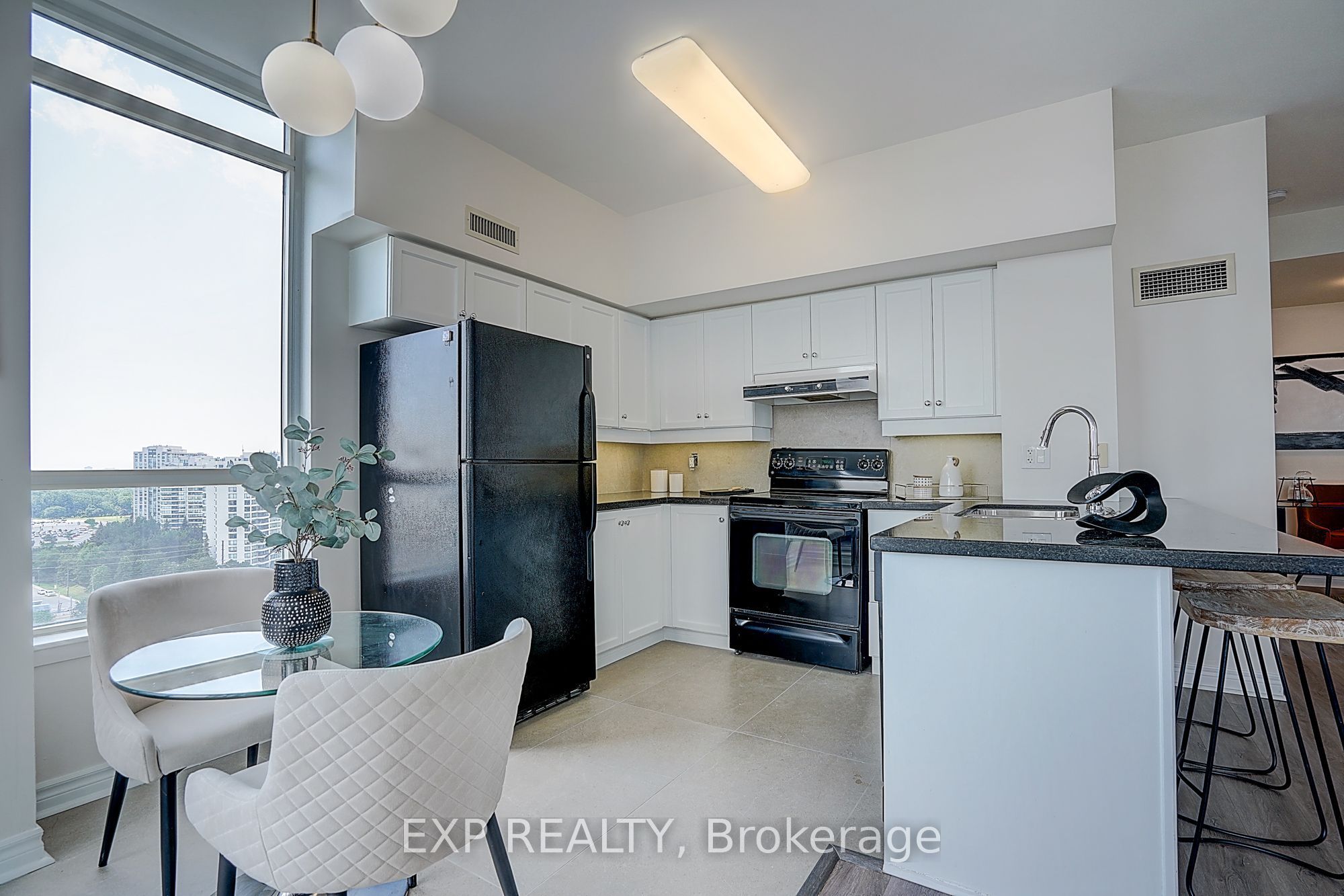 60 Disera Drive 1404 Property Photo 16