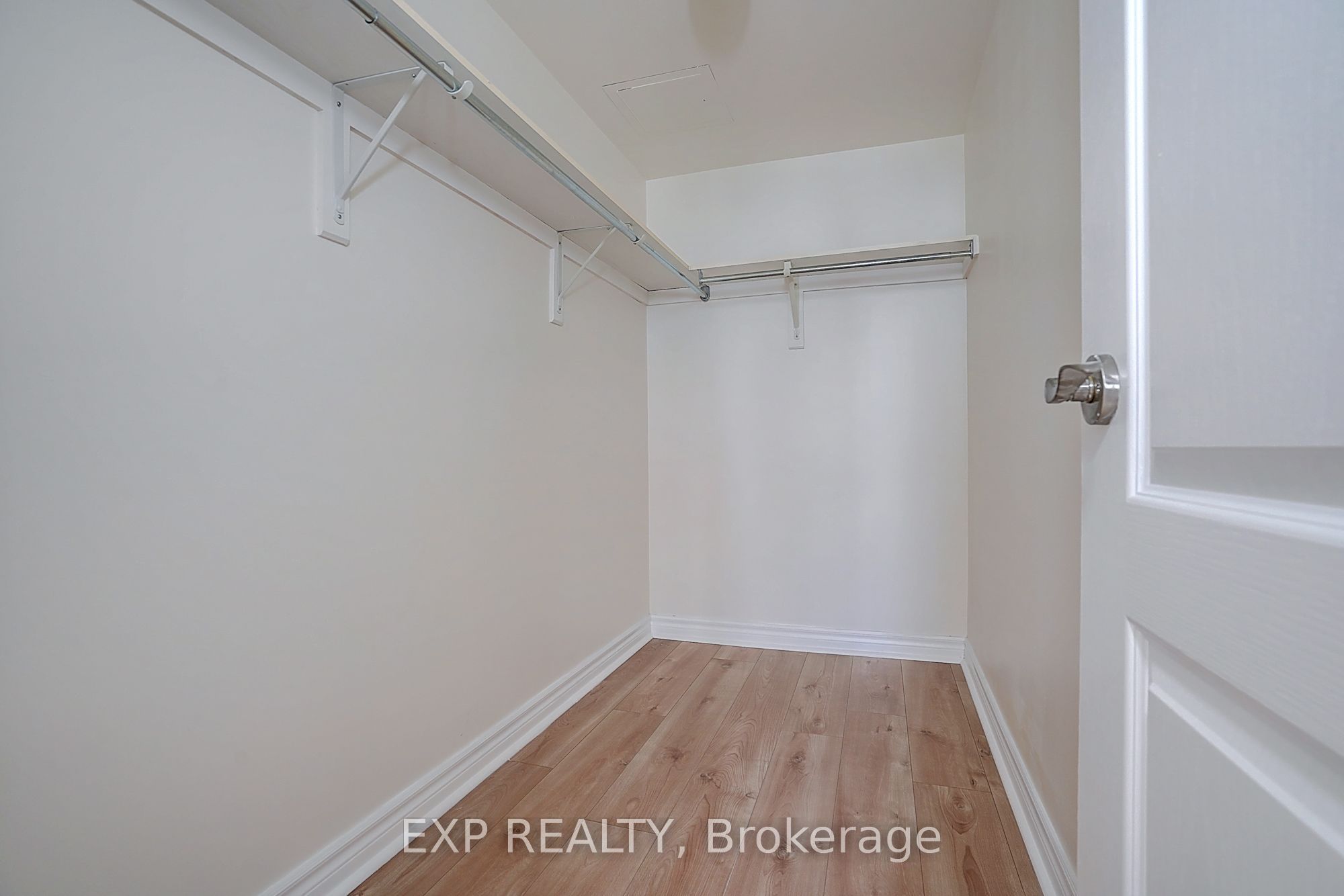 60 Disera Drive 1404 Property Photo 21
