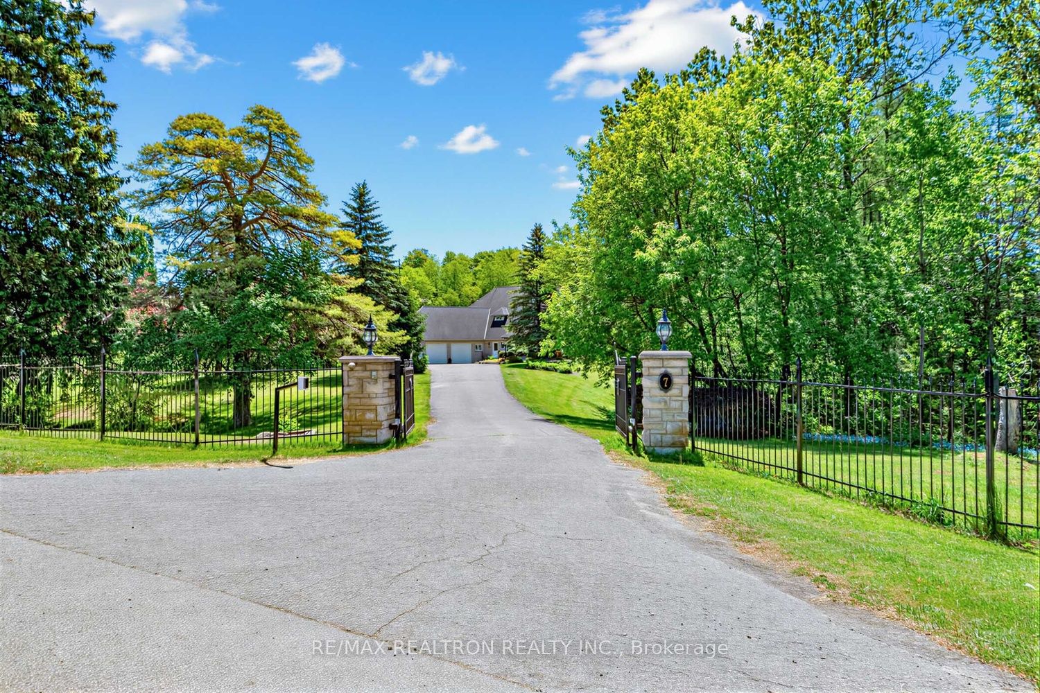 7 Gilbert Drive Property Photo 1