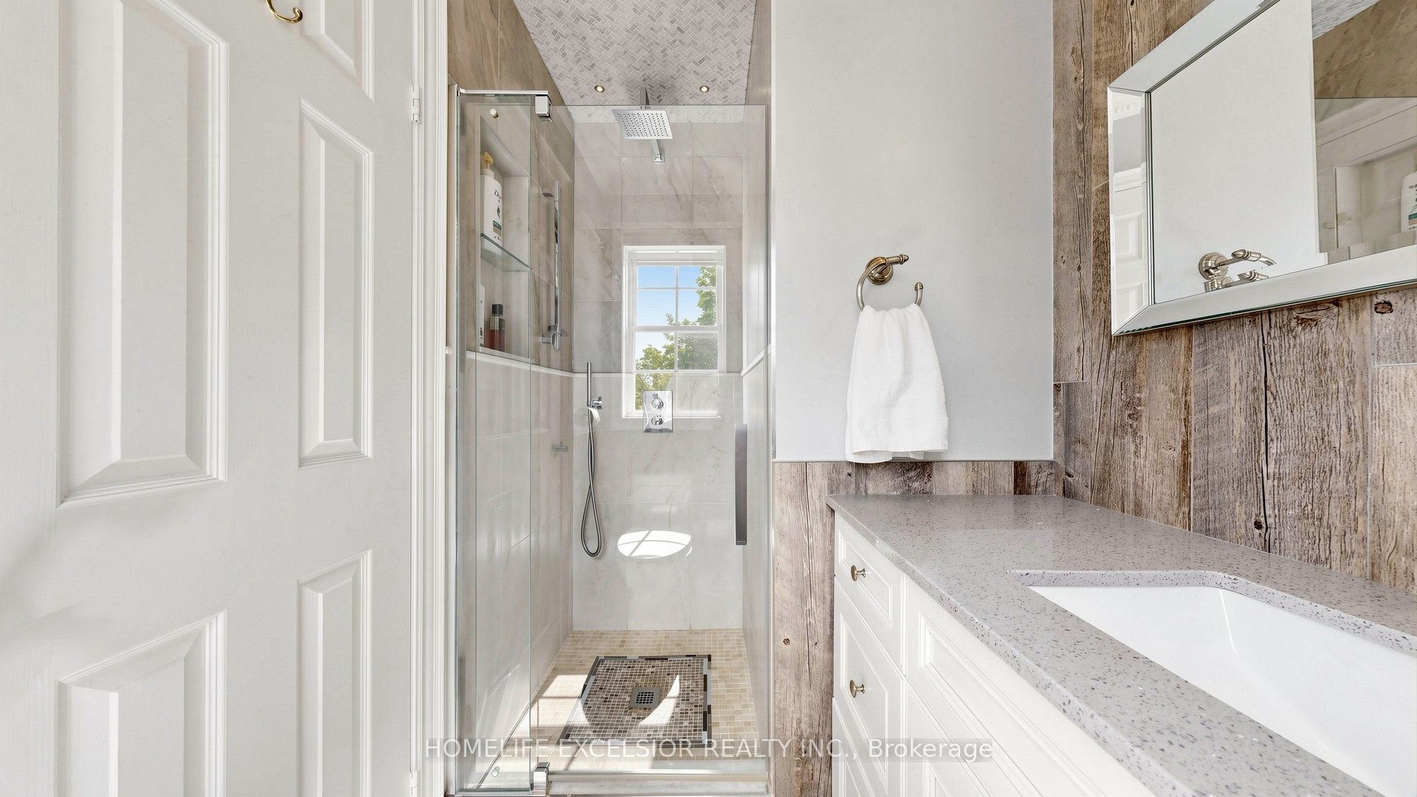 88 Kemano Road Property Photo 23