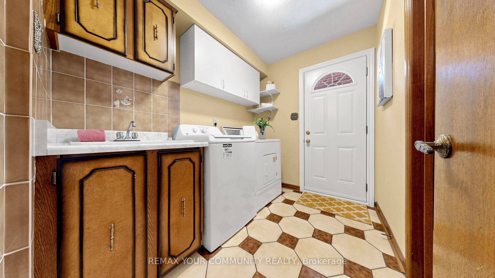 2 Janus Place Property Photo 16