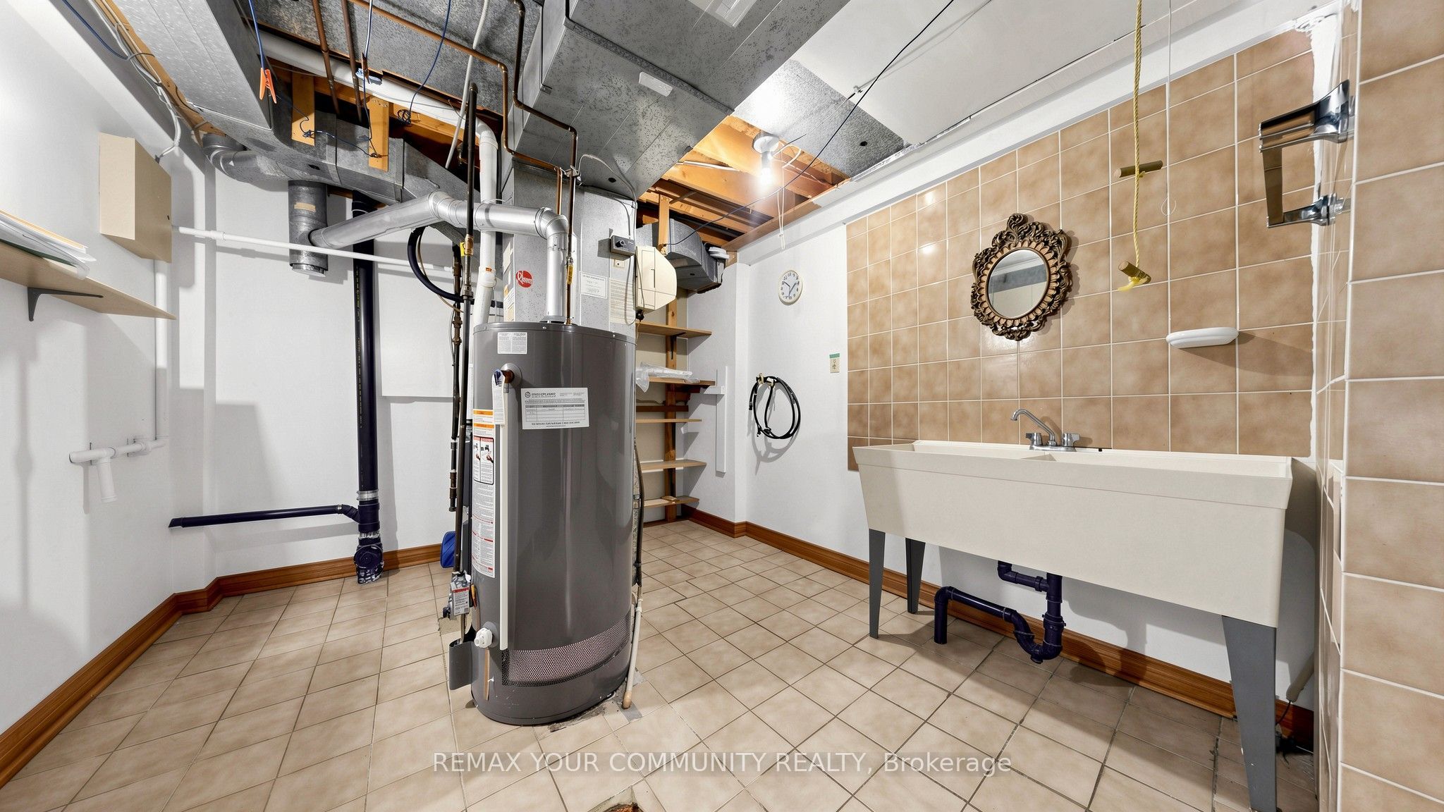 2 Janus Place Property Photo 35