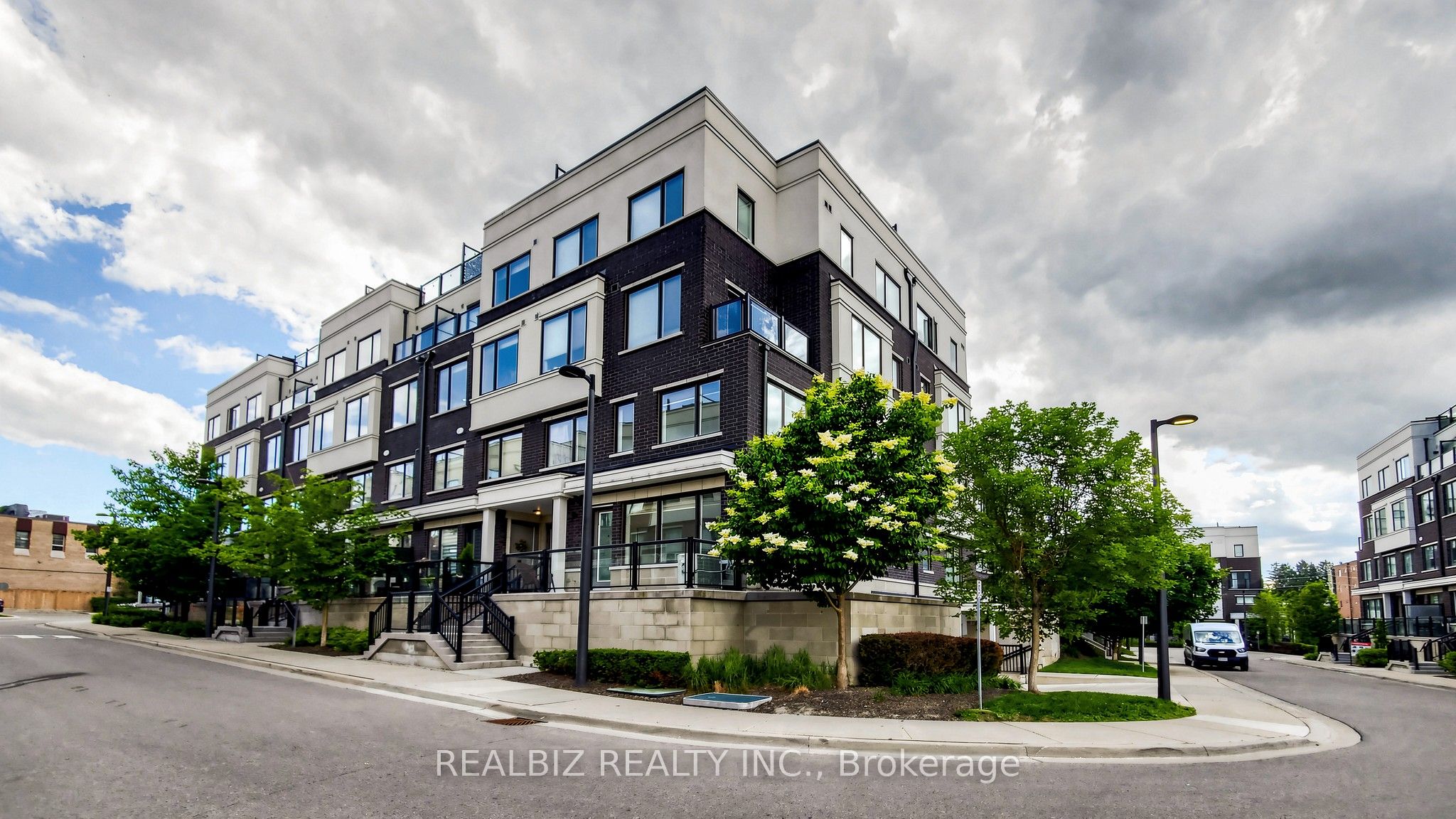 400 Alex Gardner Circle 77 Property Photo 2
