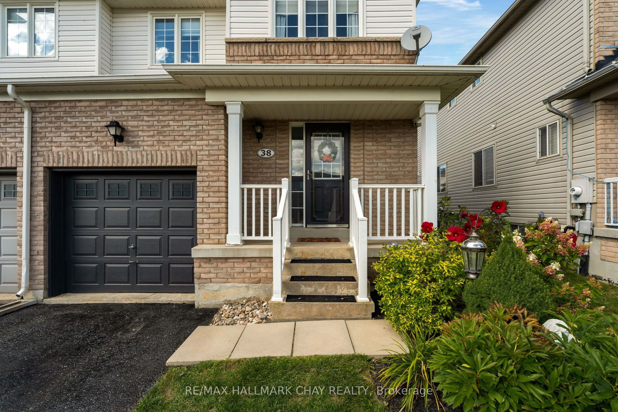 38 Admiral Crescent Property Photo 2