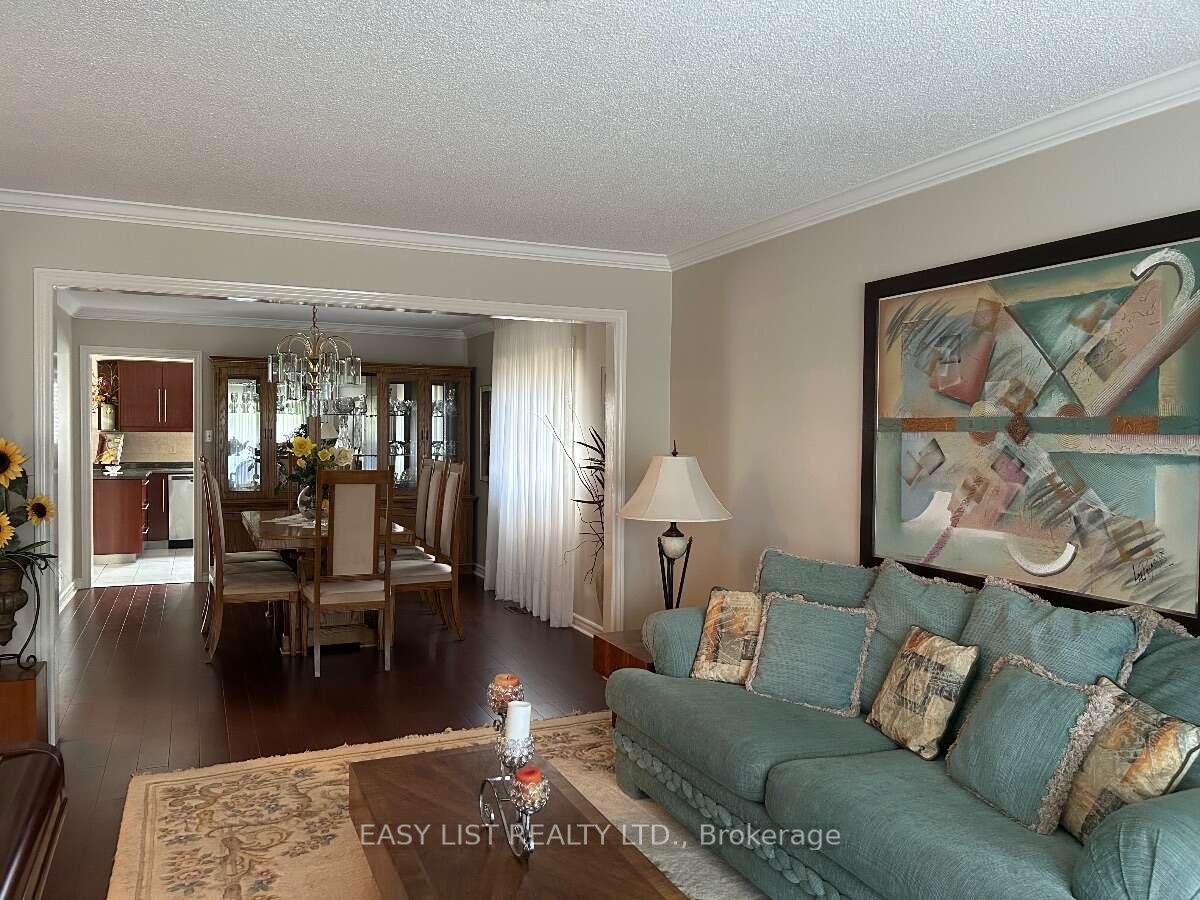 14 Gas Light Crescent Property Photo 8