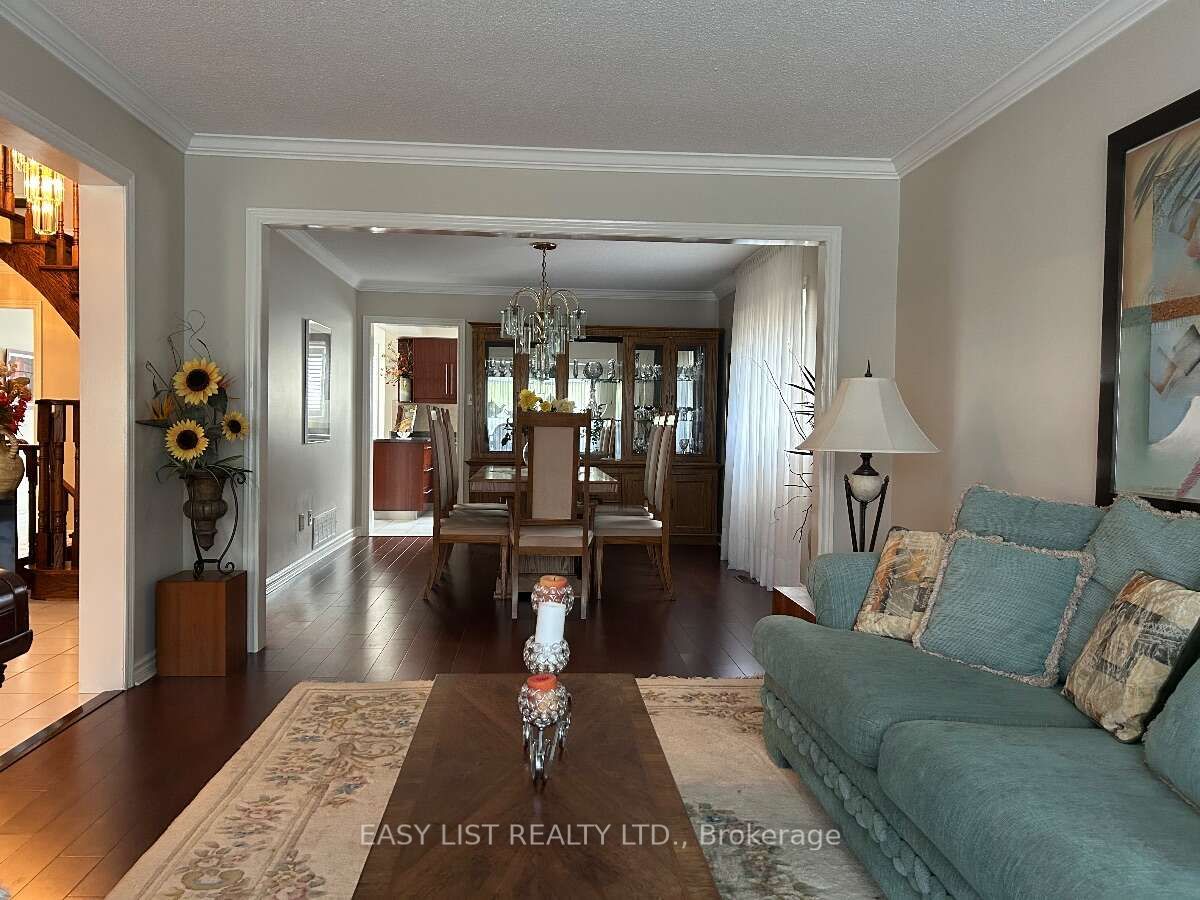 14 Gas Light Crescent Property Photo 9