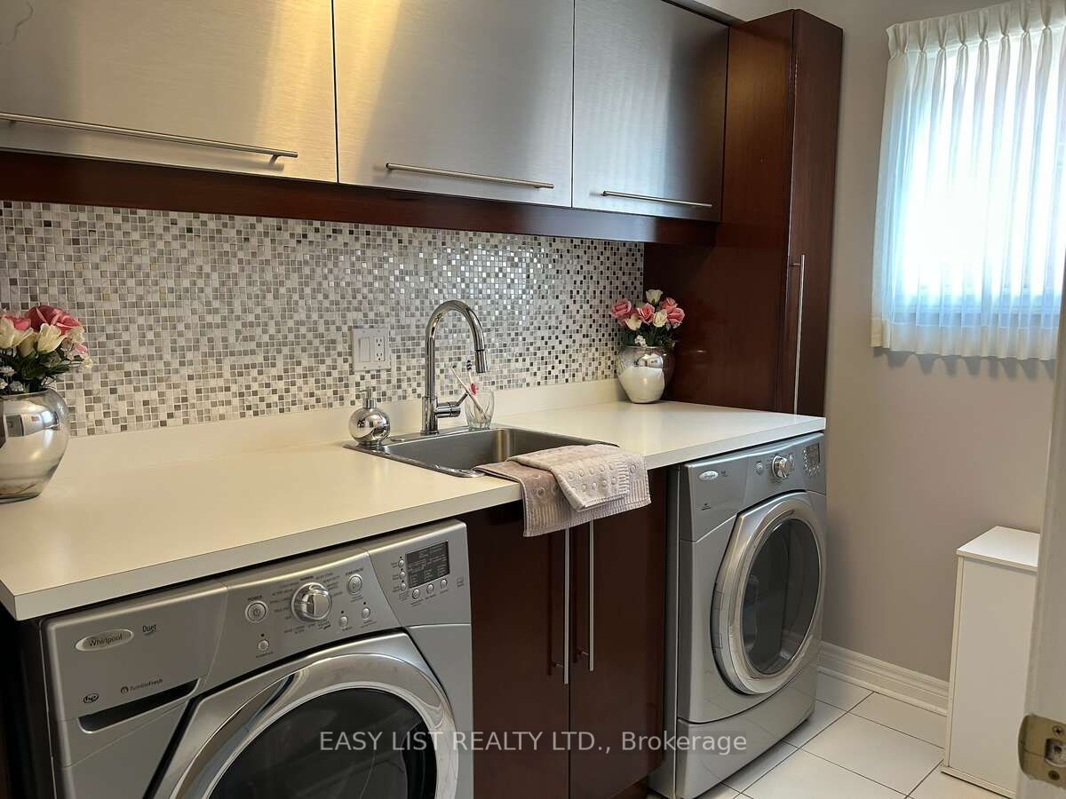 14 Gas Light Crescent Property Photo 15