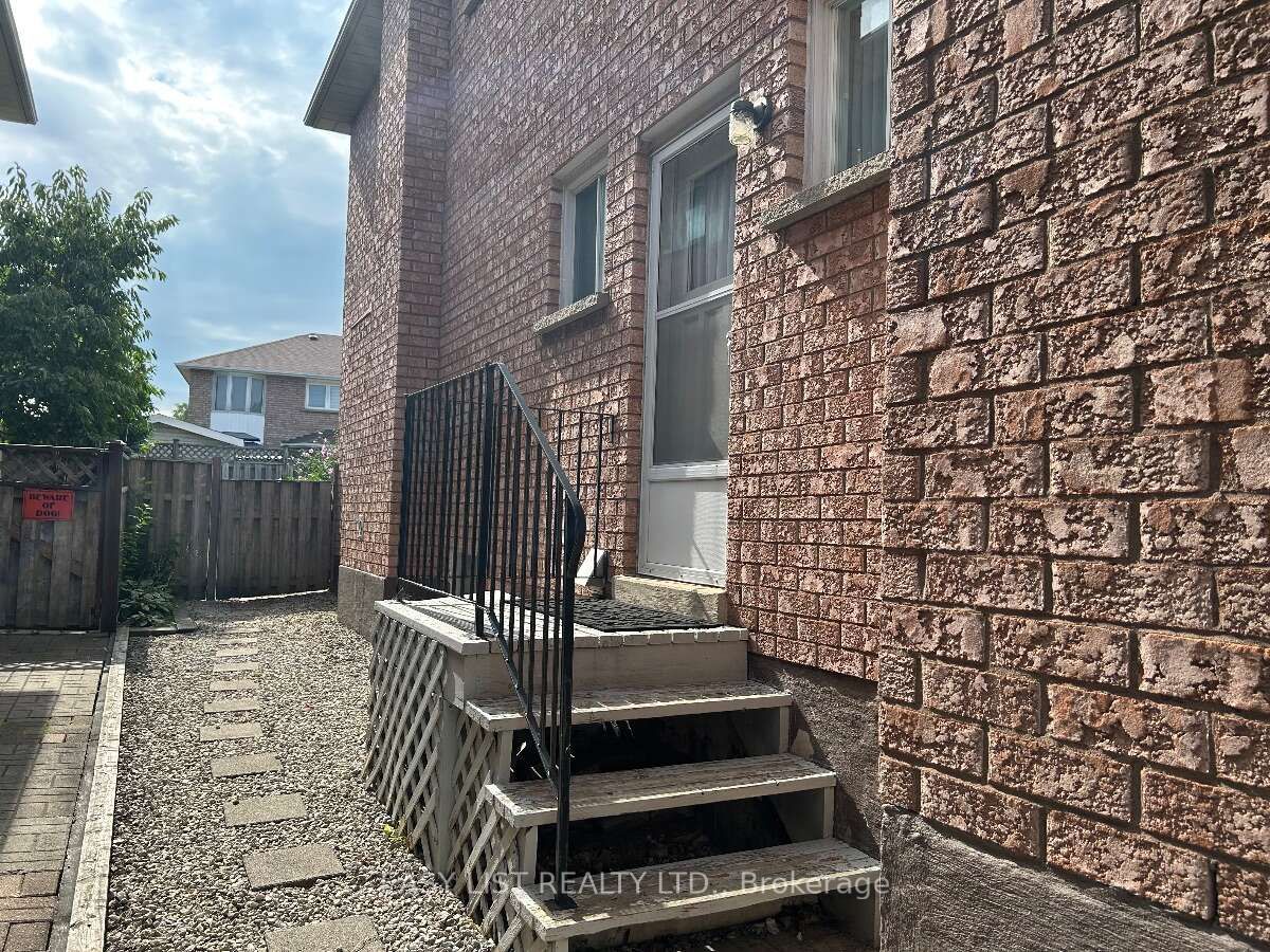14 Gas Light Crescent Property Photo 19