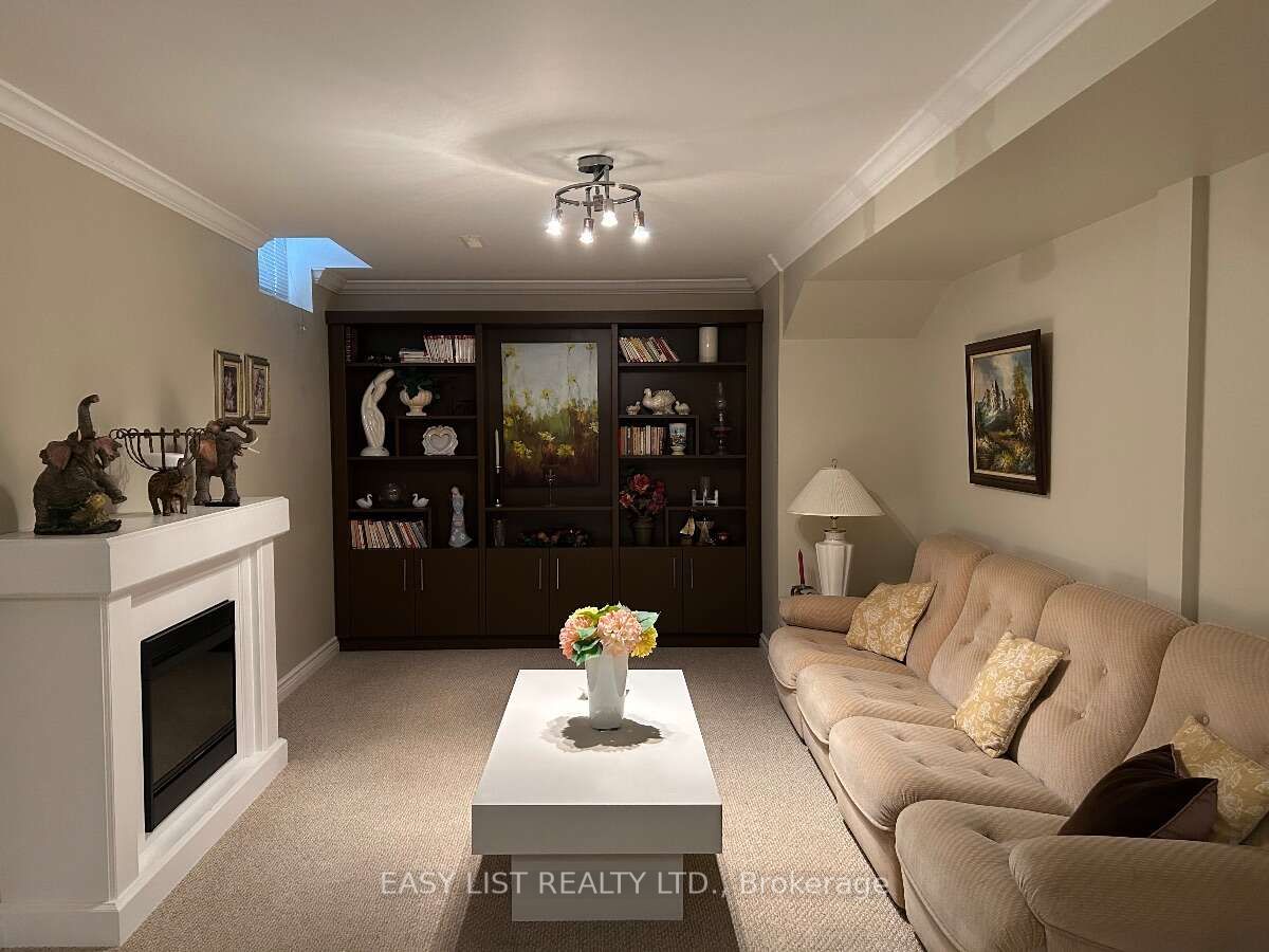 14 Gas Light Crescent Property Photo 25