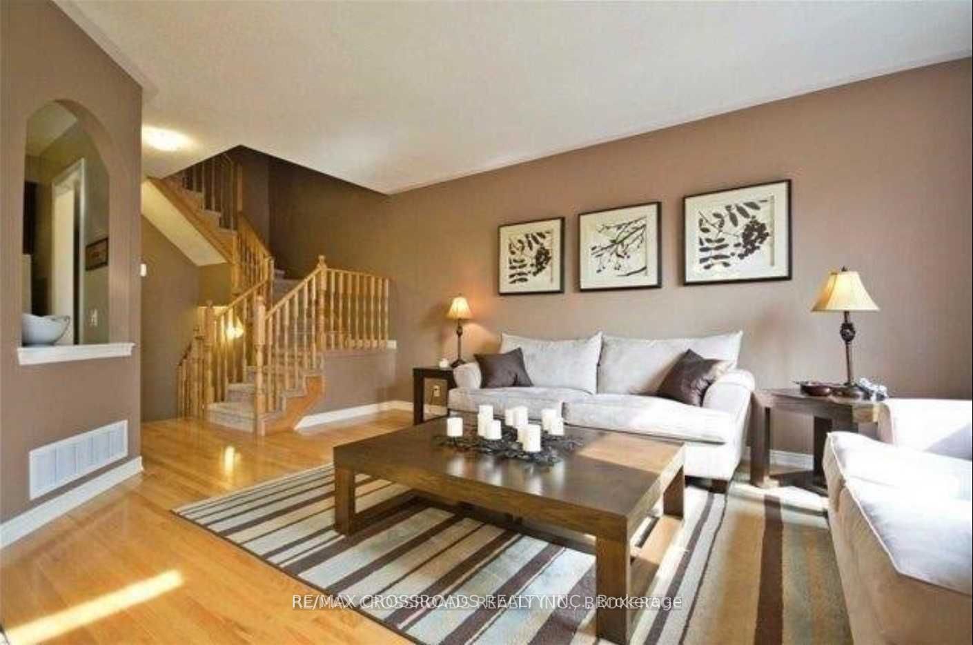 95 Thatcher Crescent Property Photo 2