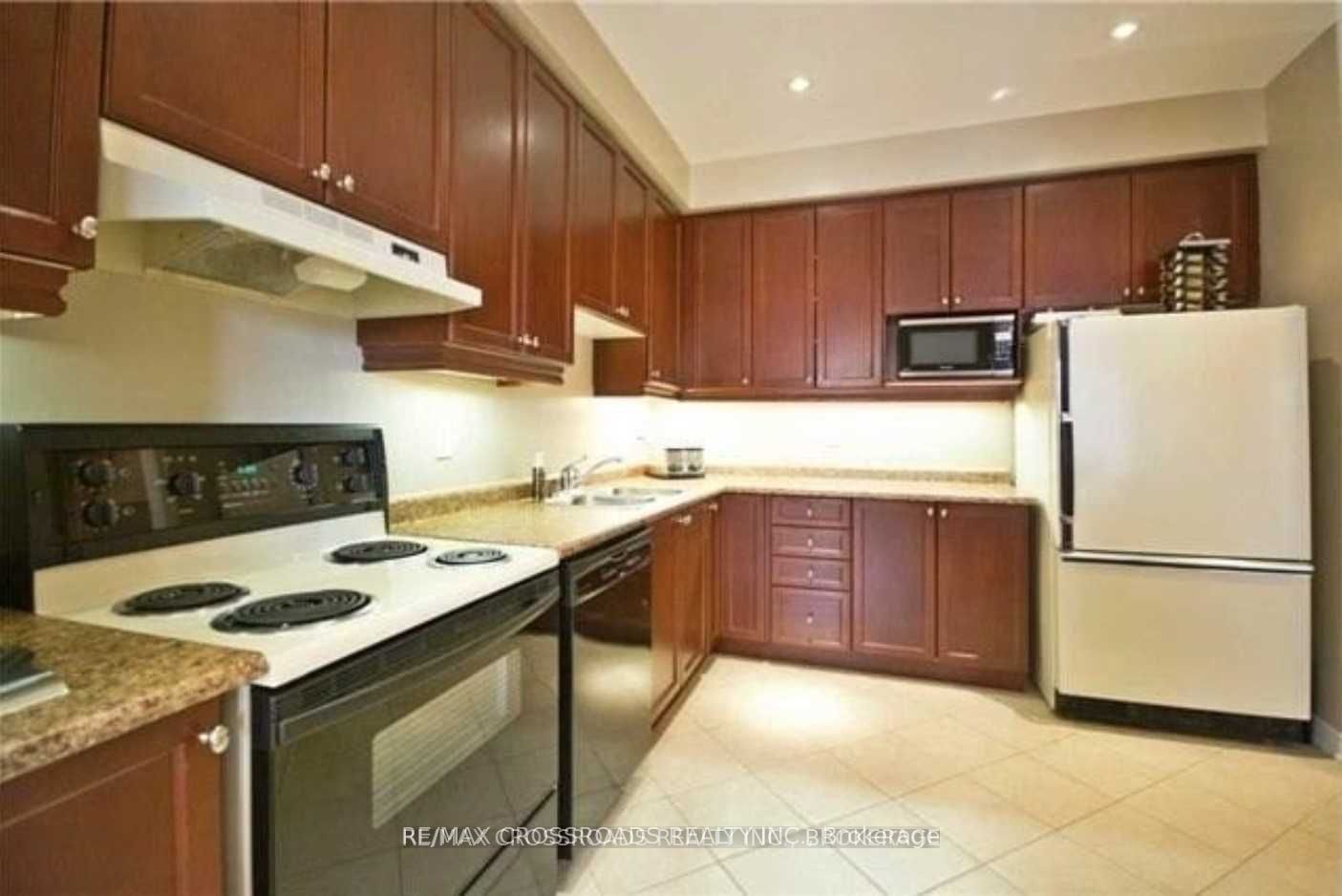95 Thatcher Crescent Property Photo 4
