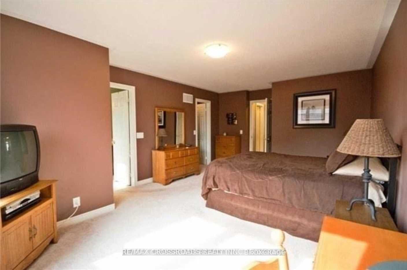 95 Thatcher Crescent Property Photo 6