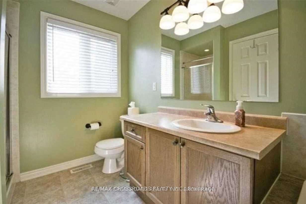 95 Thatcher Crescent Property Photo 7