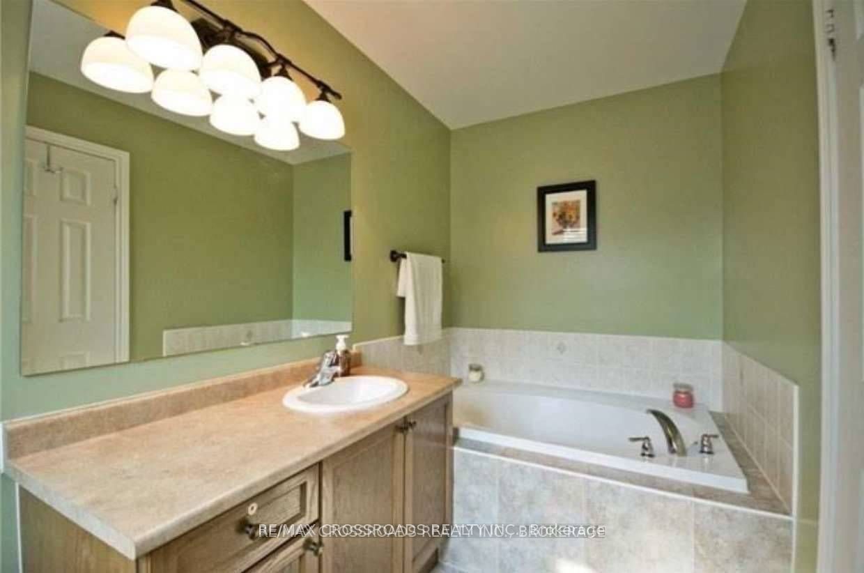 95 Thatcher Crescent Property Photo 8