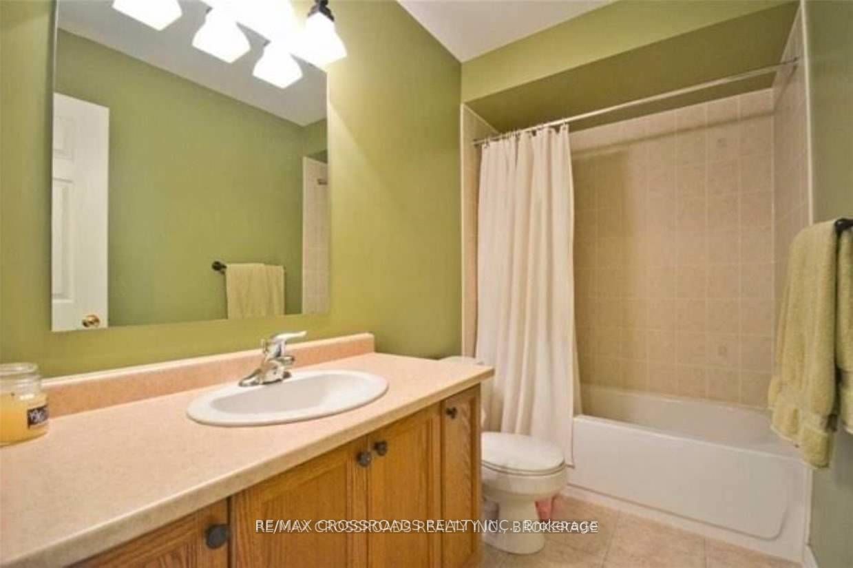 95 Thatcher Crescent Property Photo 11