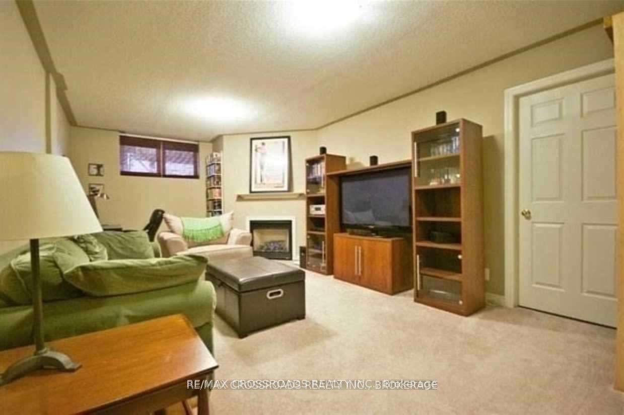 95 Thatcher Crescent Property Photo 12