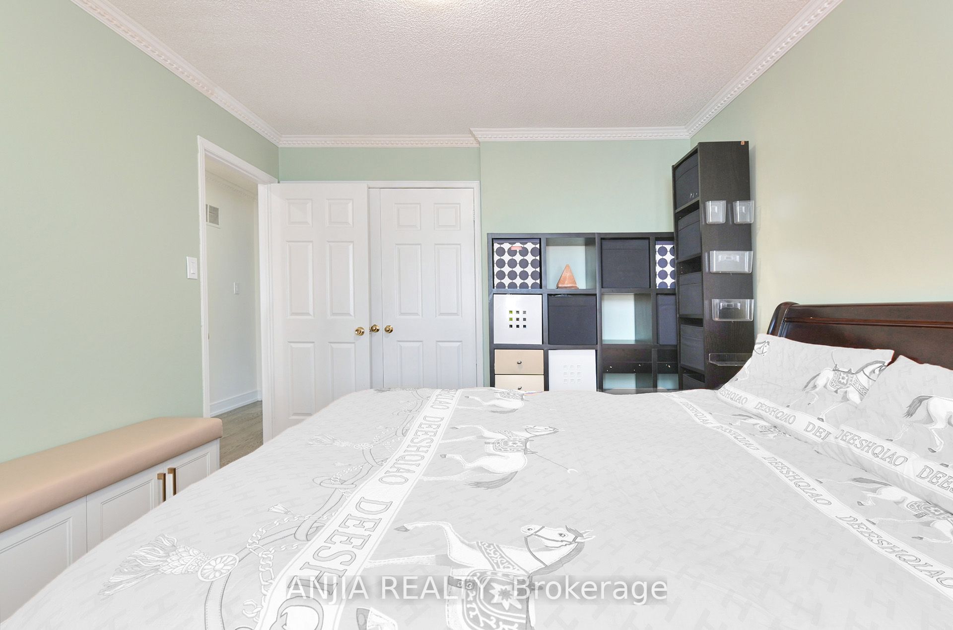 127 Tomlinson Circle Property Photo 7