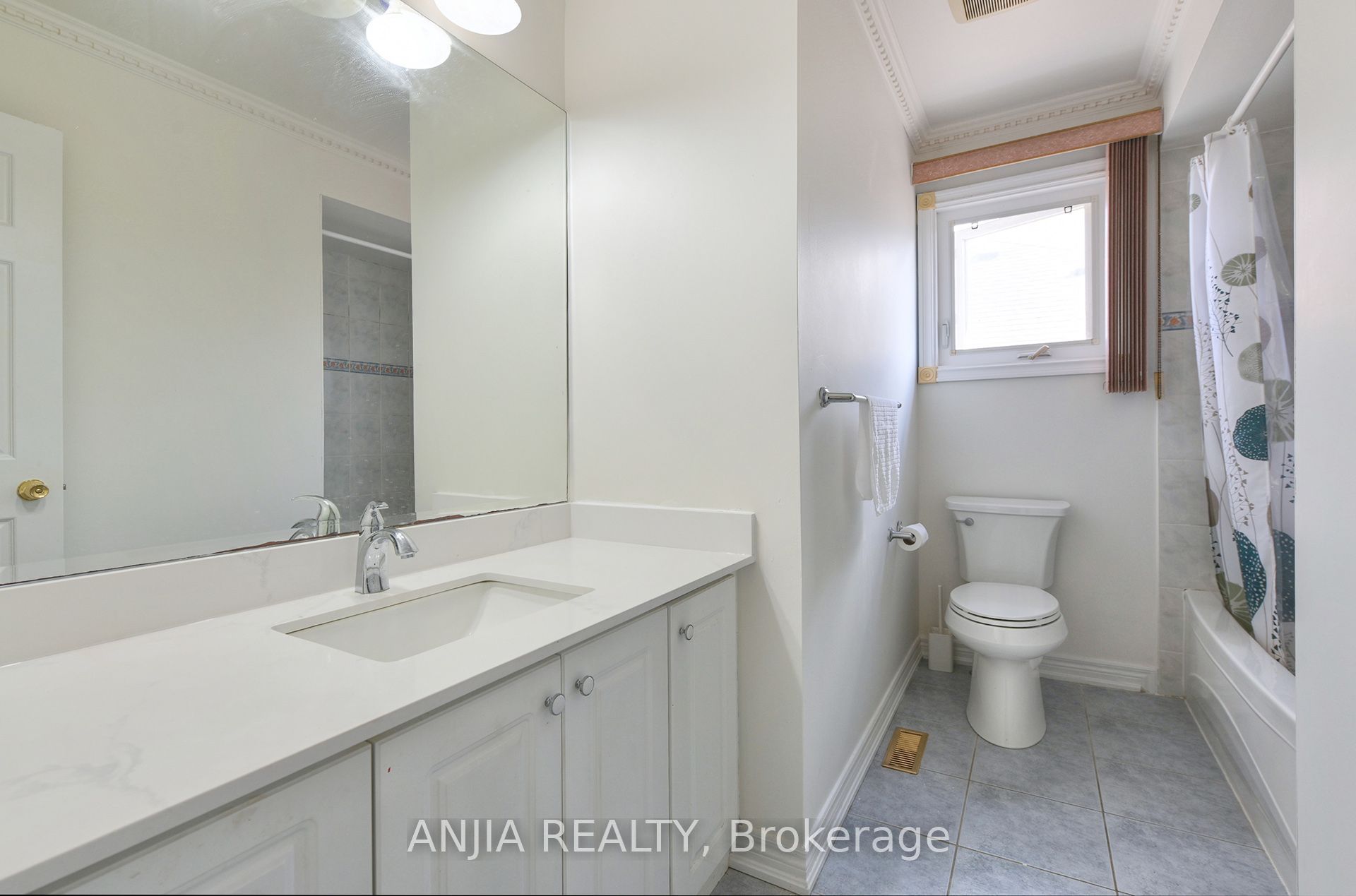 127 Tomlinson Circle Property Photo 8