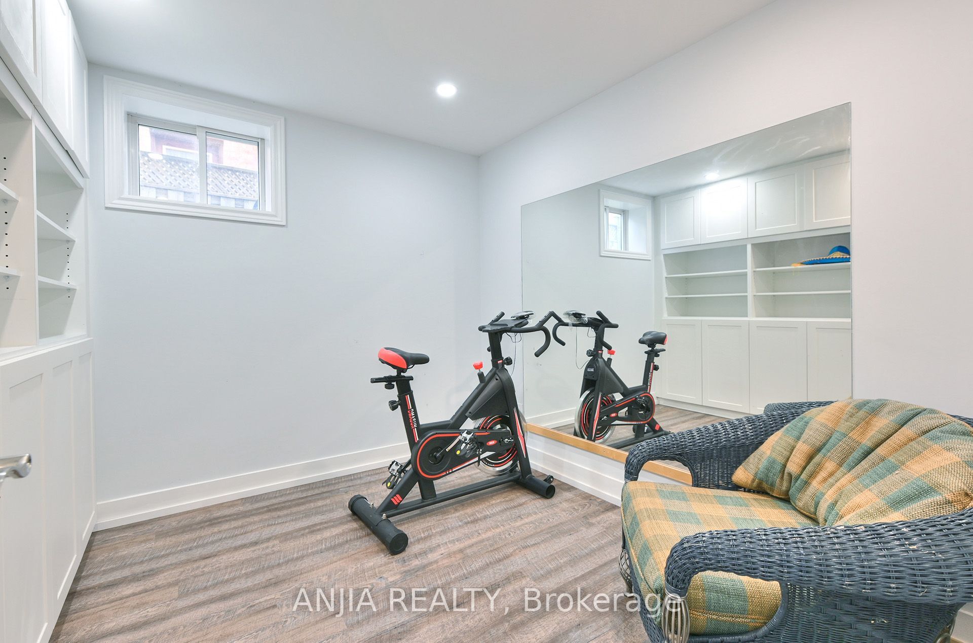127 Tomlinson Circle Property Photo 23